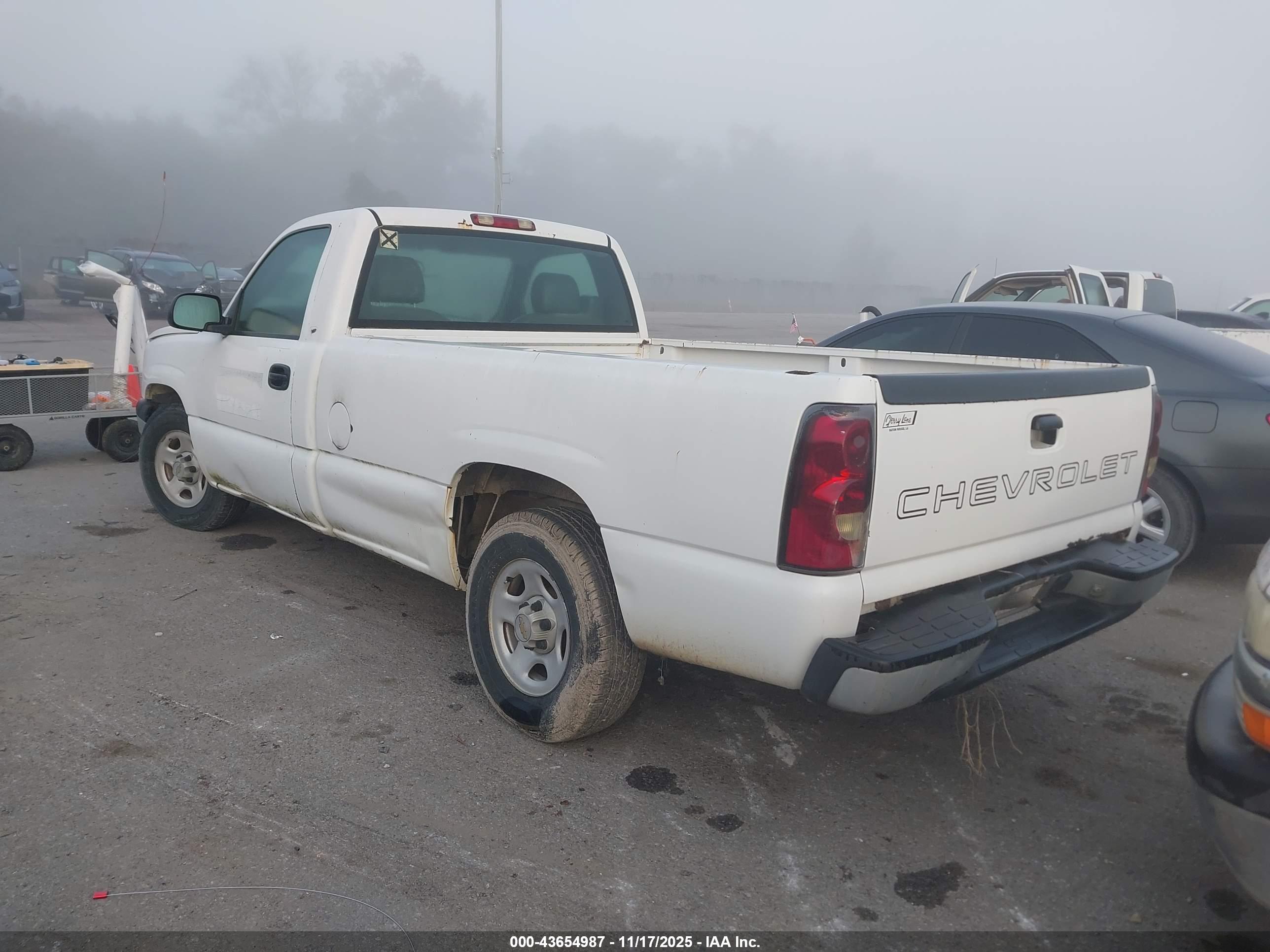 CHEVROLET SILVERADO image 3