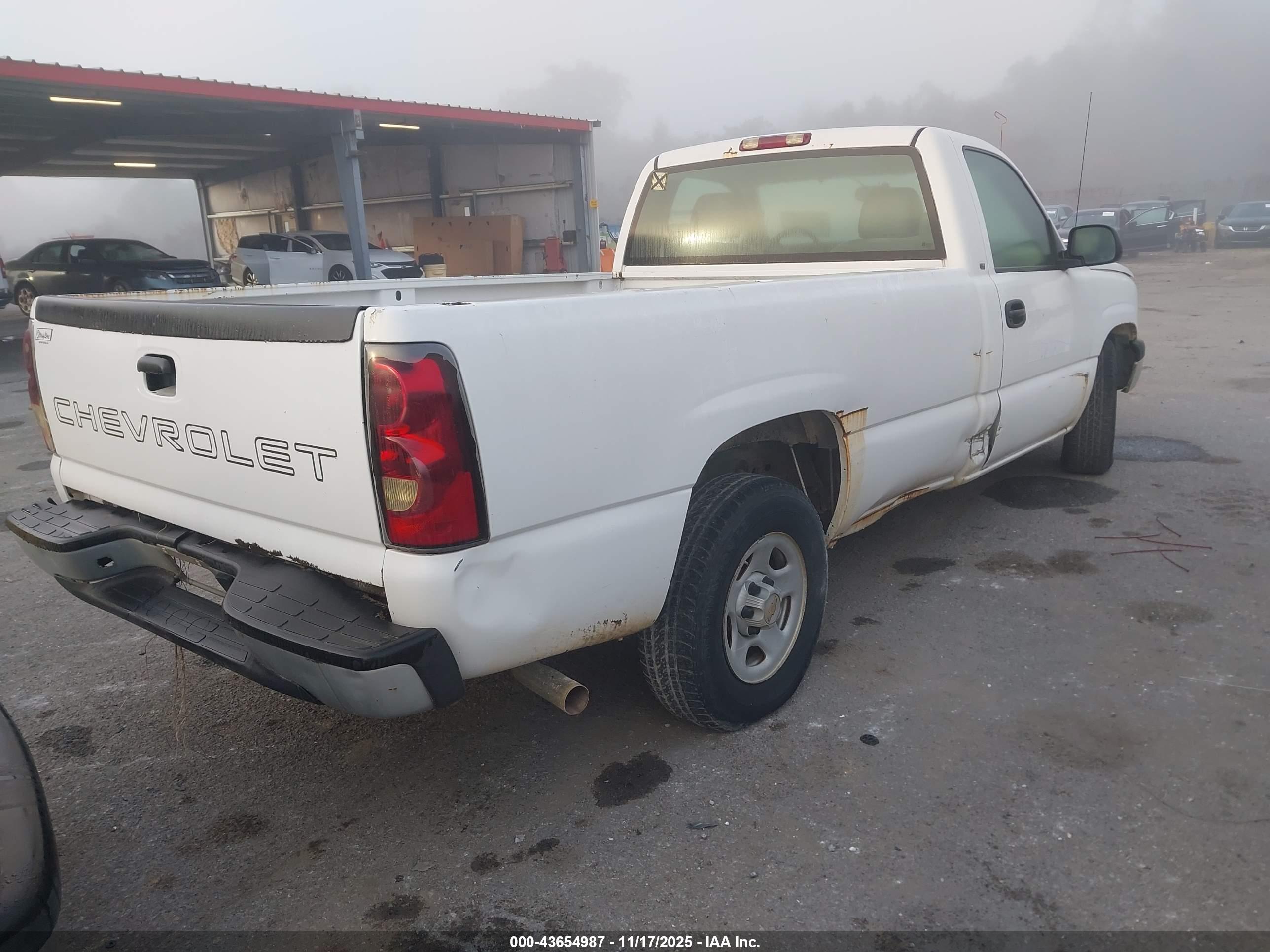 CHEVROLET SILVERADO image 4