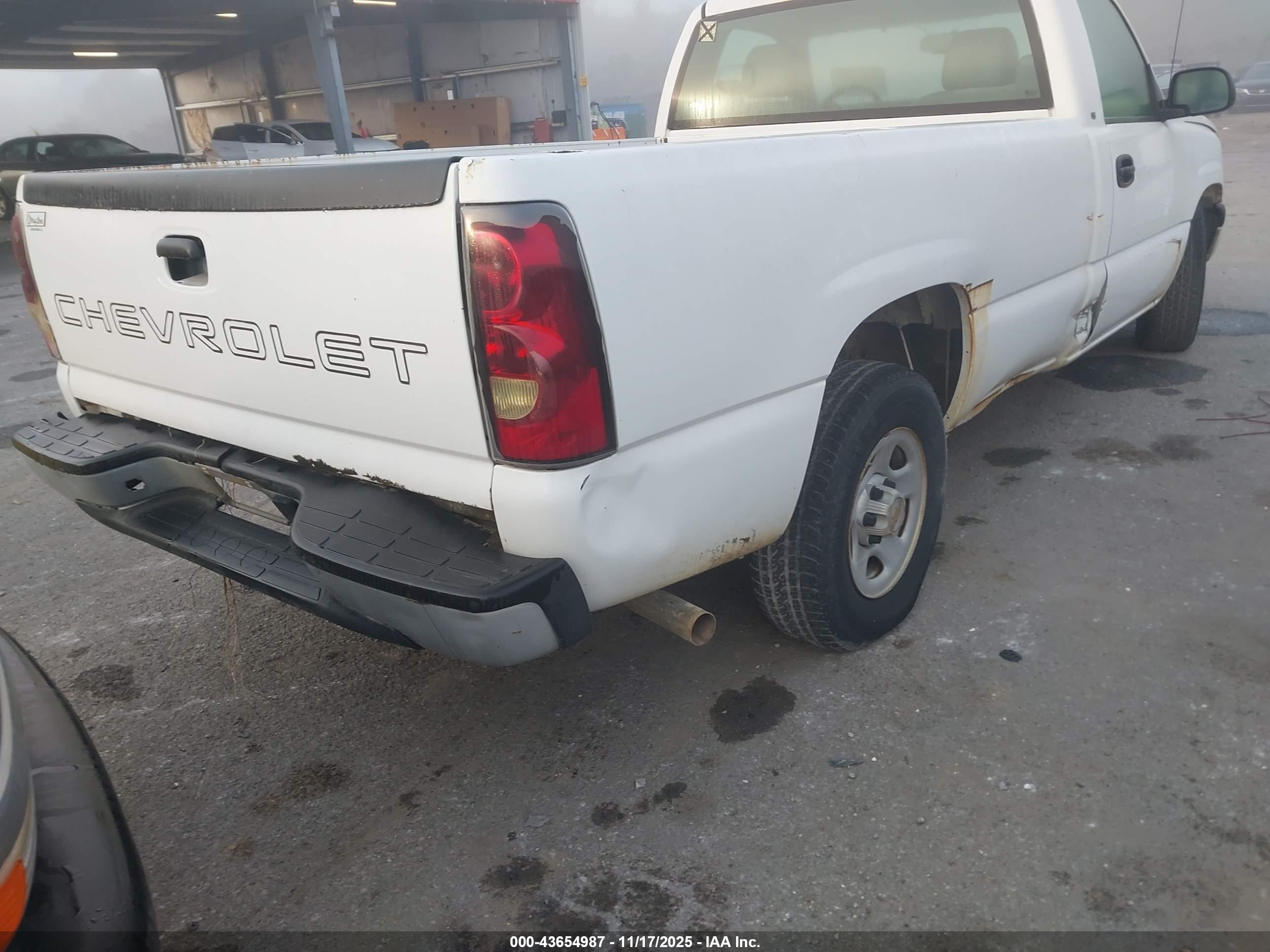CHEVROLET SILVERADO image 6