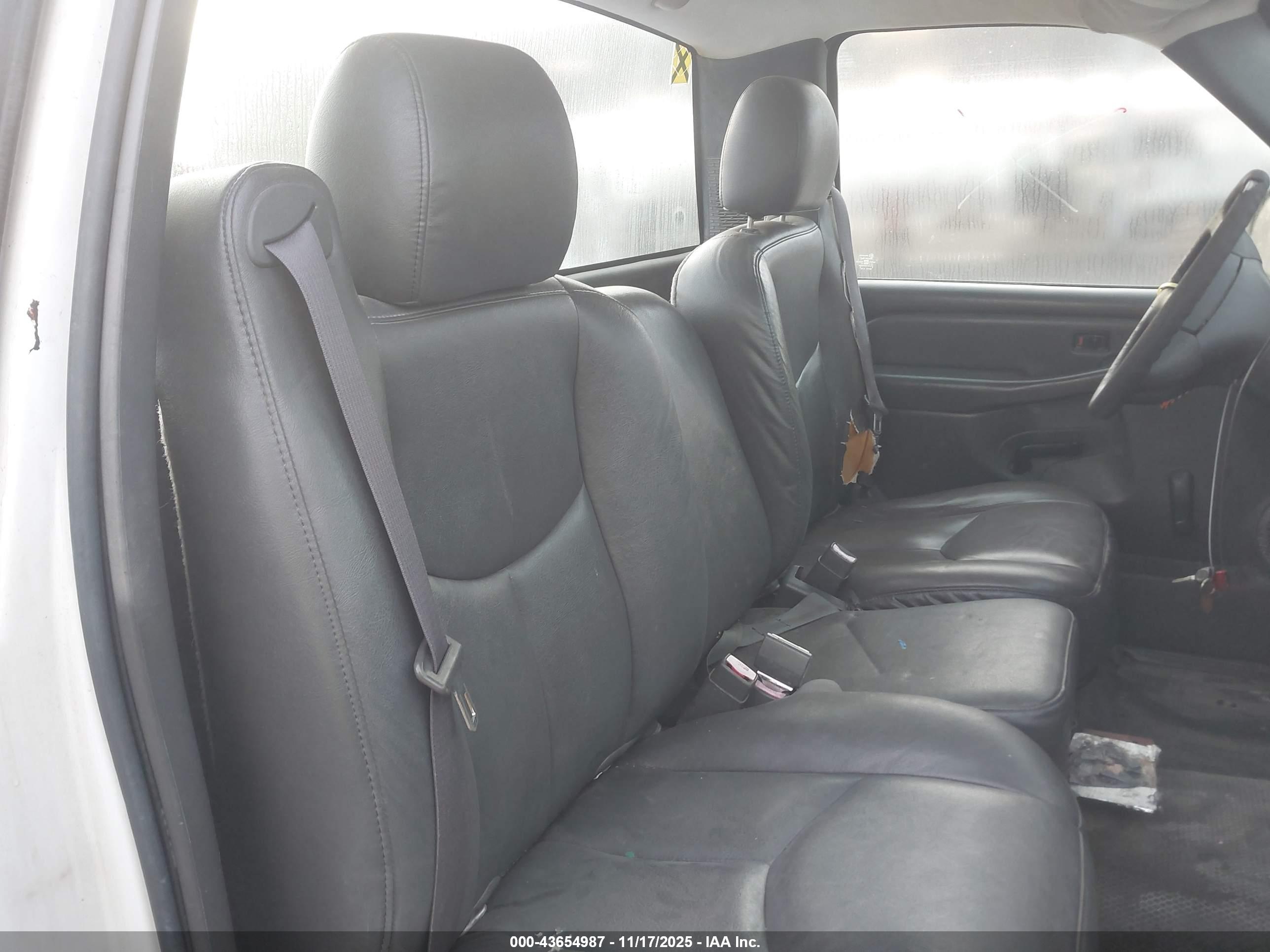 CHEVROLET SILVERADO image 8