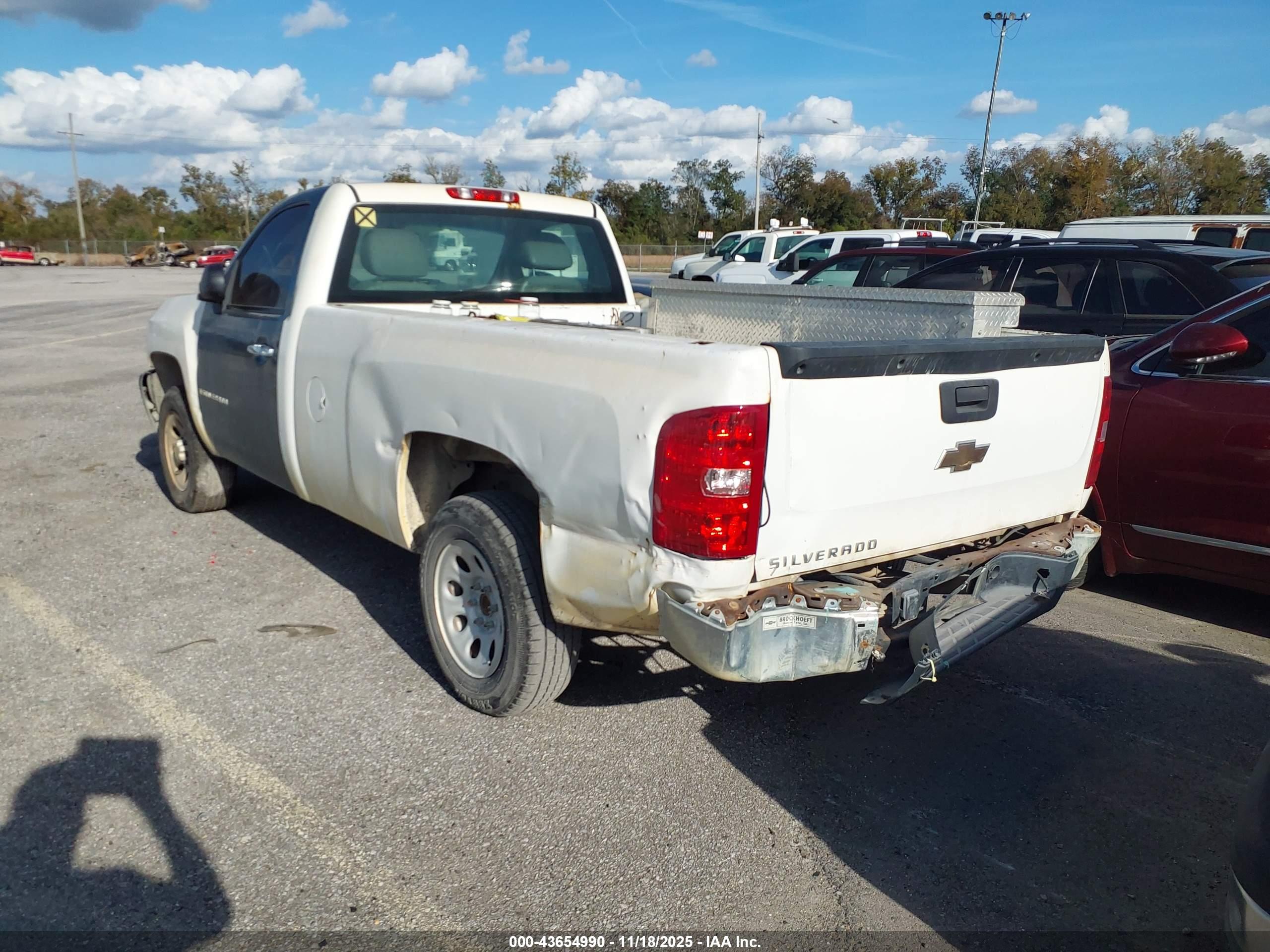 CHEVROLET SILVERADO image 3
