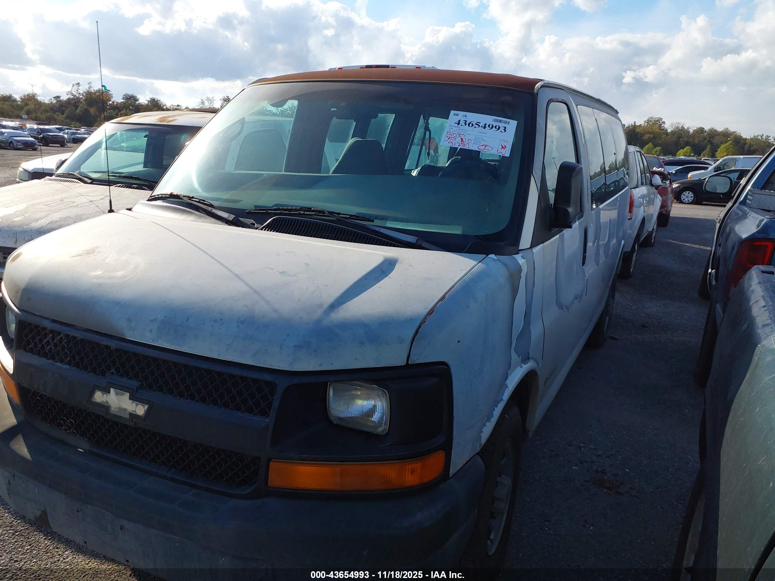 CHEVROLET EXPRESS image 2