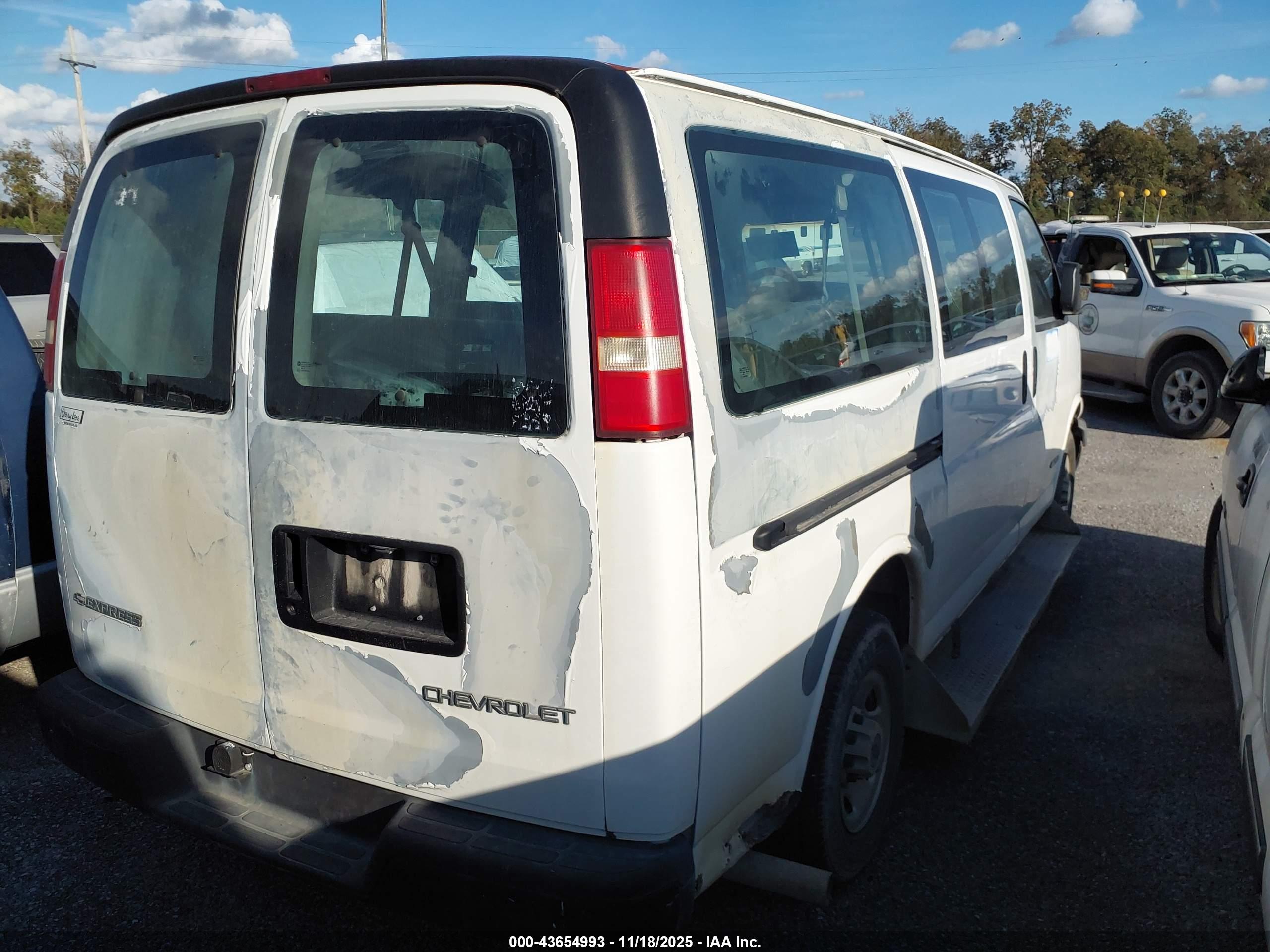 CHEVROLET EXPRESS image 4