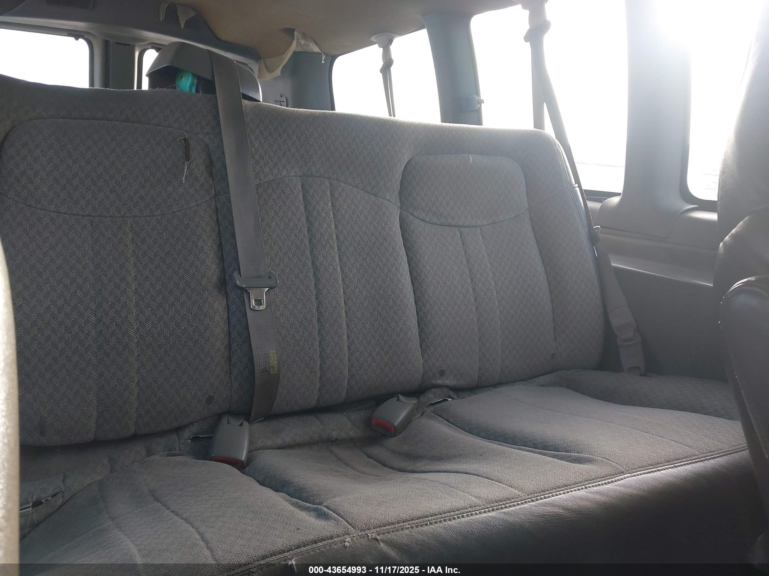 CHEVROLET EXPRESS image 8