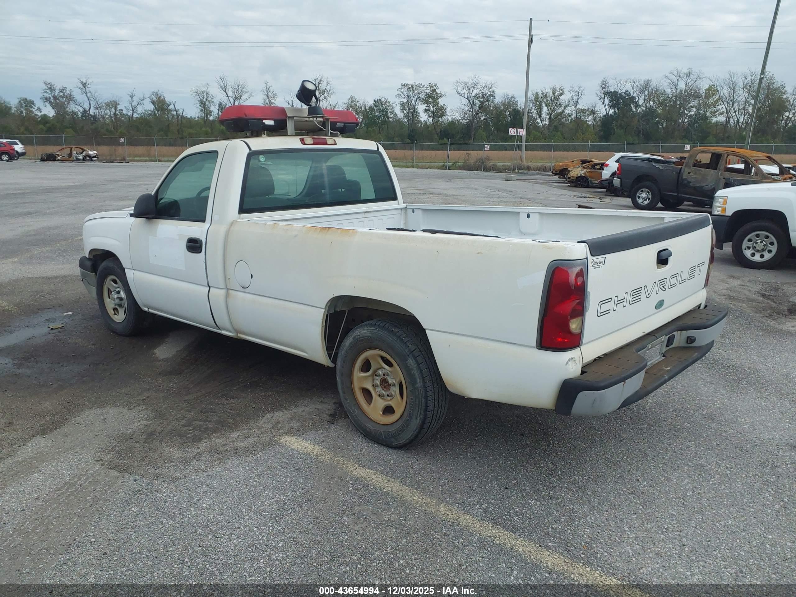 CHEVROLET SILVERADO image 3