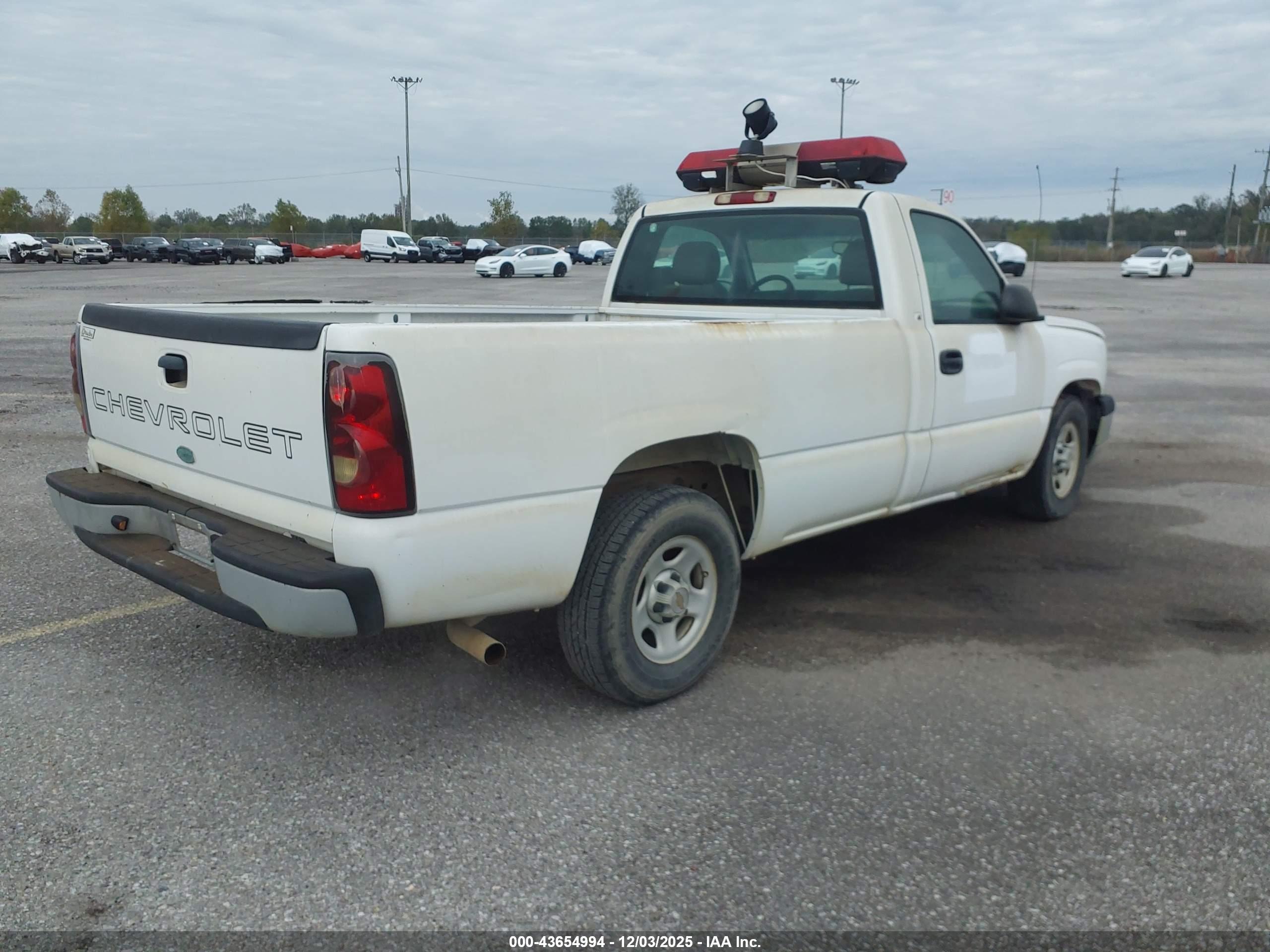 CHEVROLET SILVERADO image 4