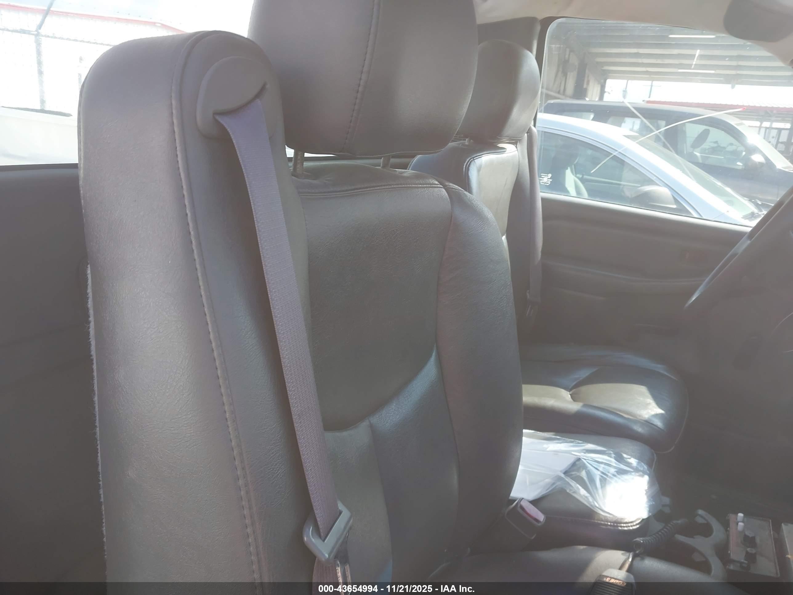 CHEVROLET SILVERADO image 8