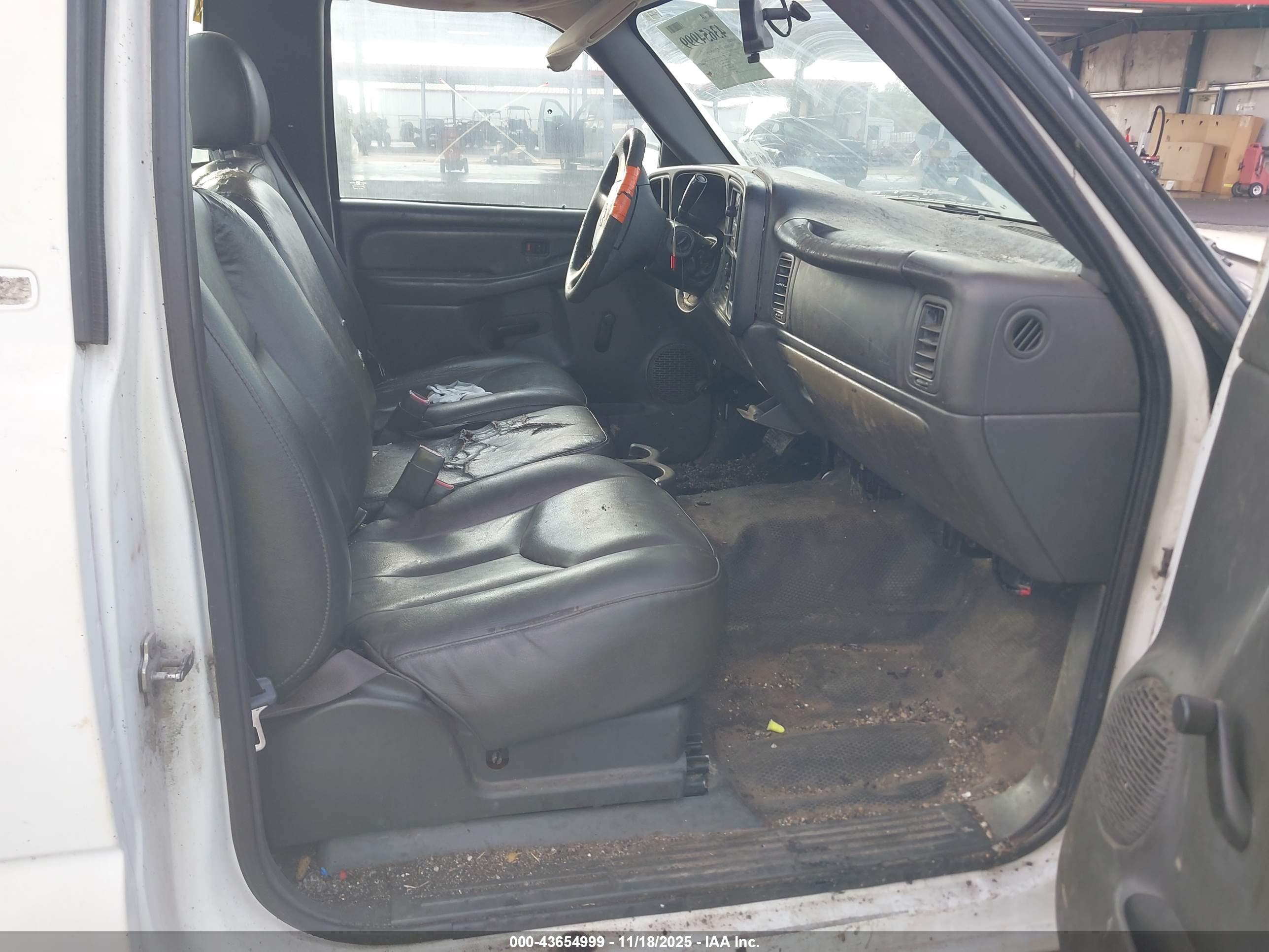 CHEVROLET SILVERADO image 5