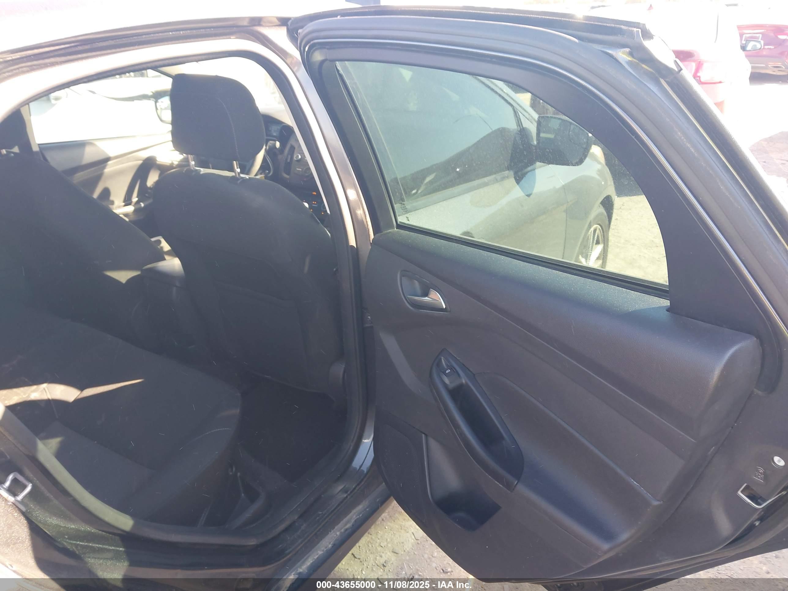 FORD FOCUS image 8