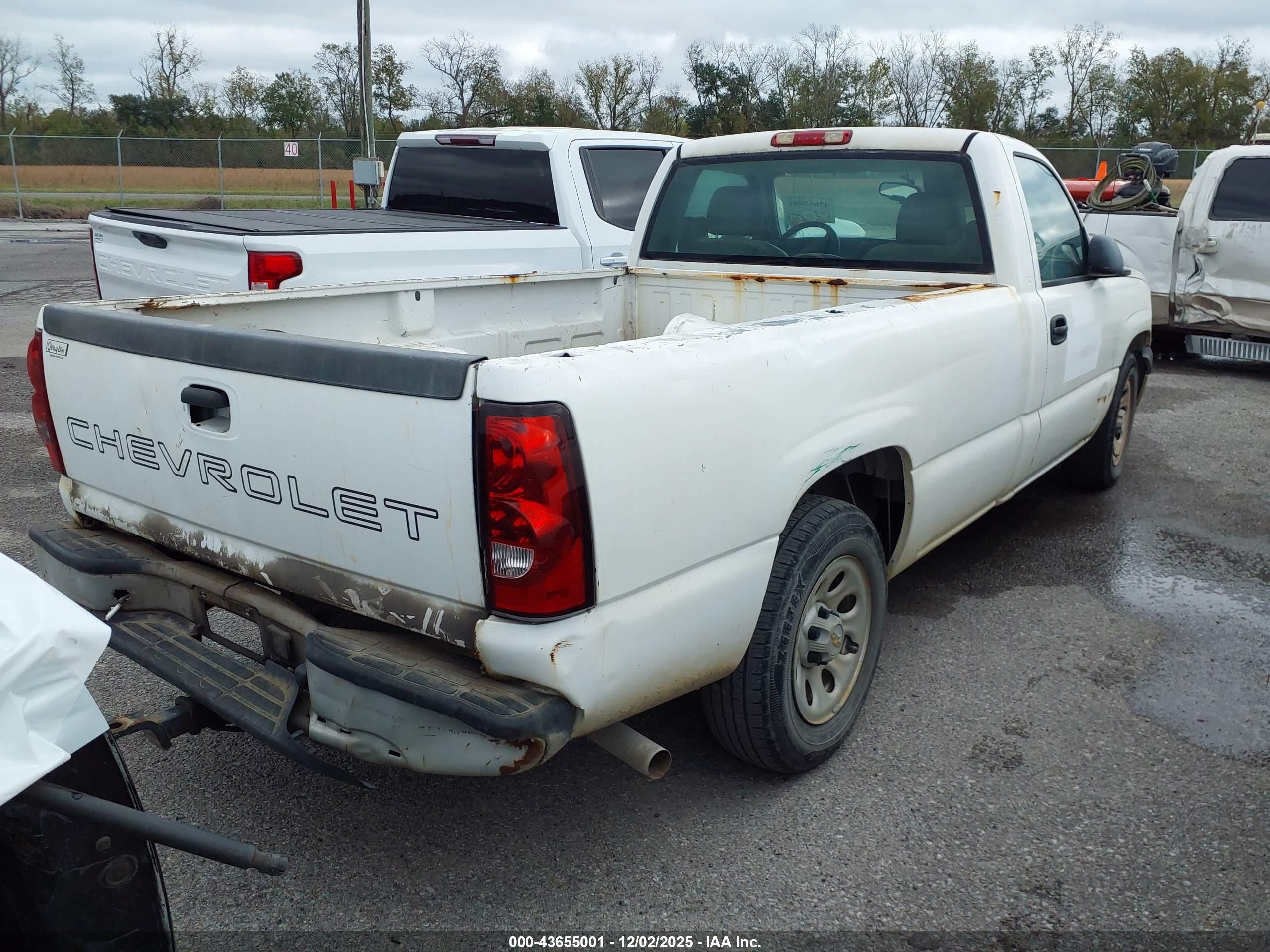 CHEVROLET SILVERADO image 4
