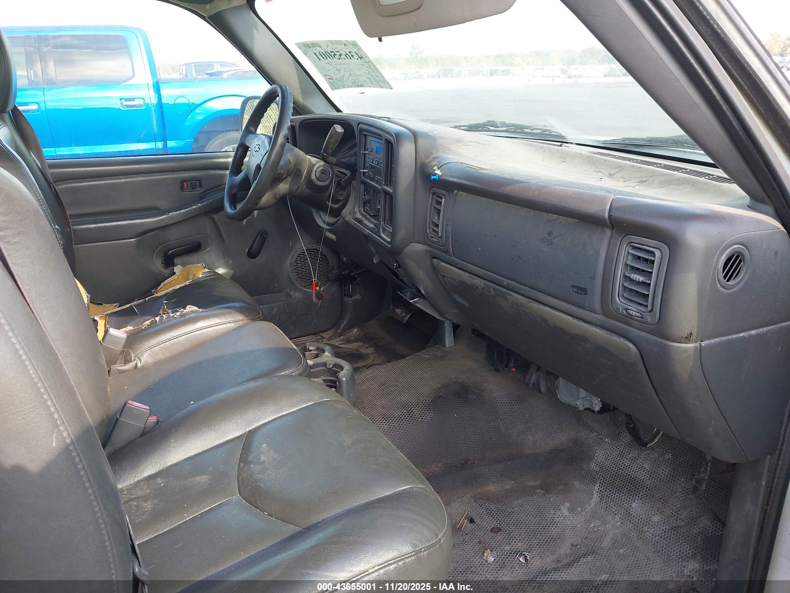 CHEVROLET SILVERADO image 5