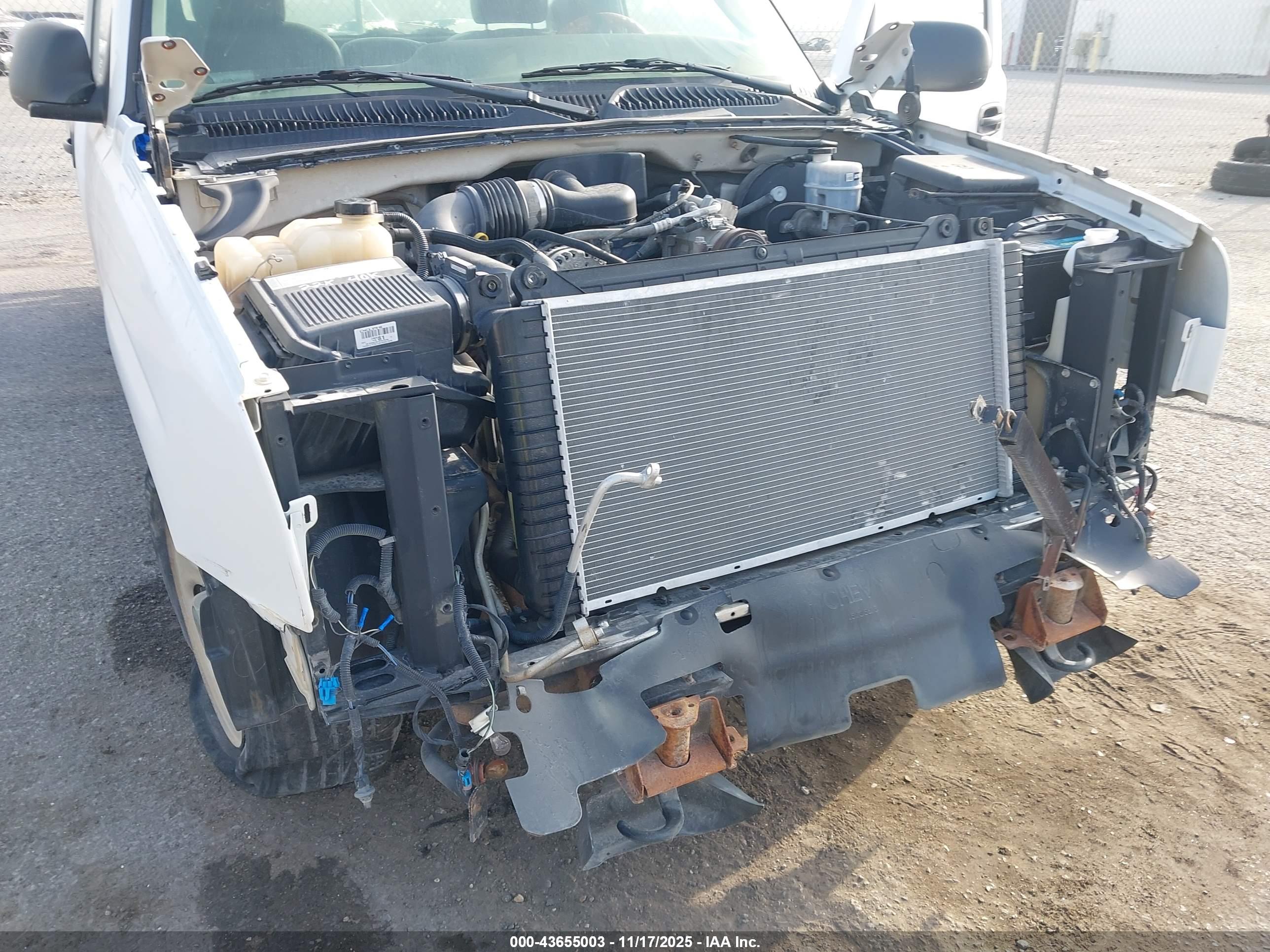 CHEVROLET SILVERADO image 6