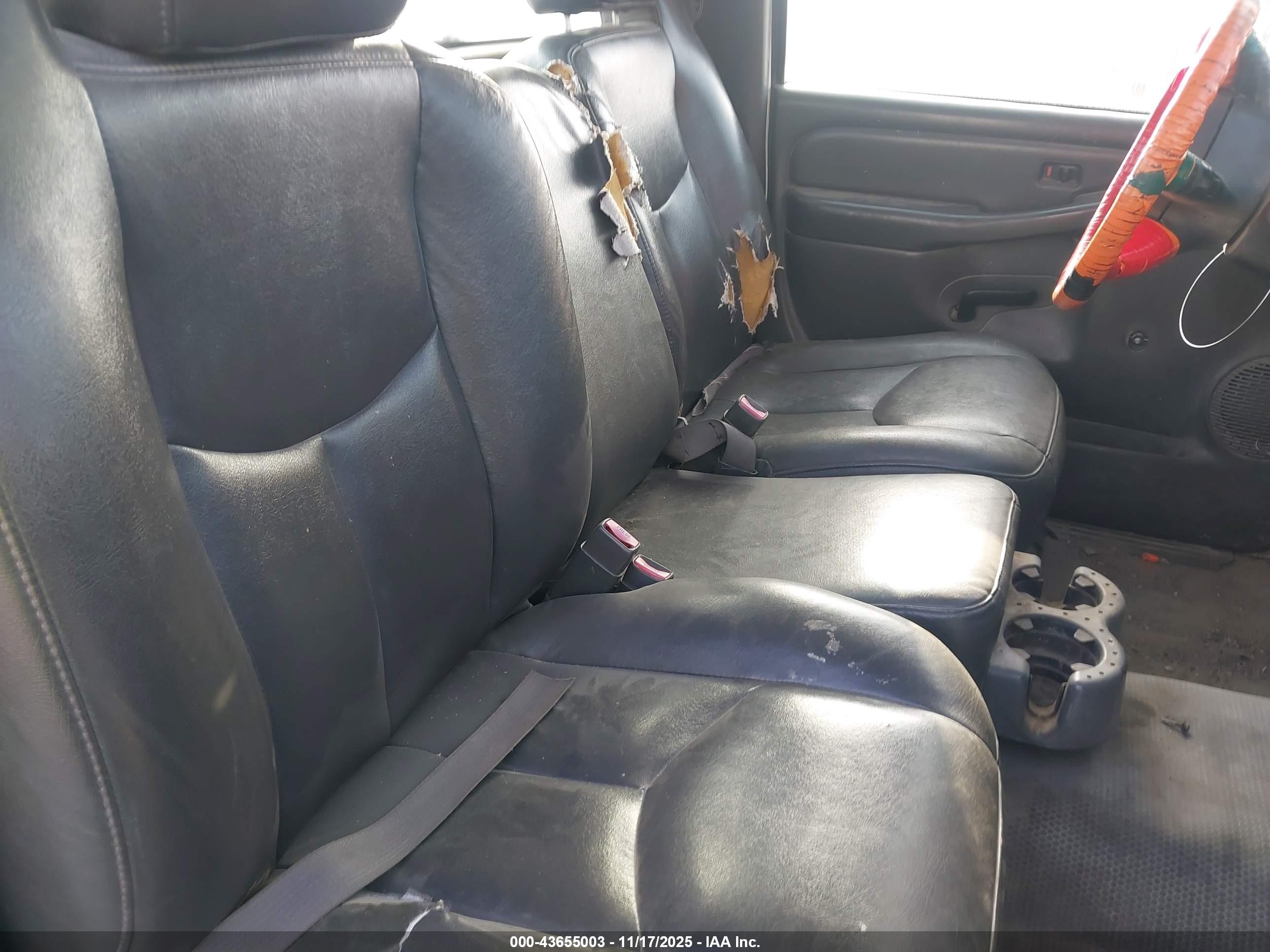 CHEVROLET SILVERADO image 8