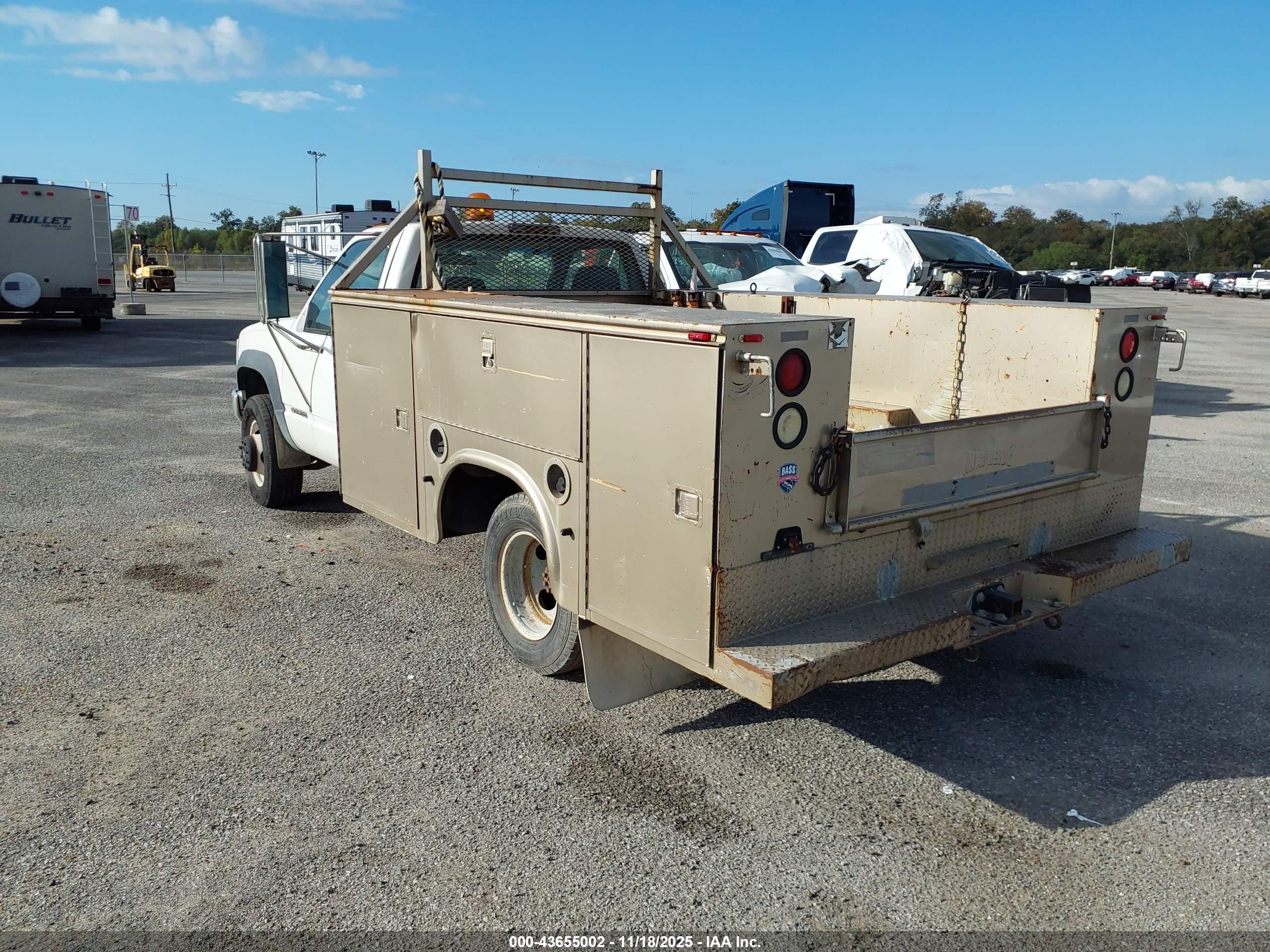 CHEVROLET K3500 image 3