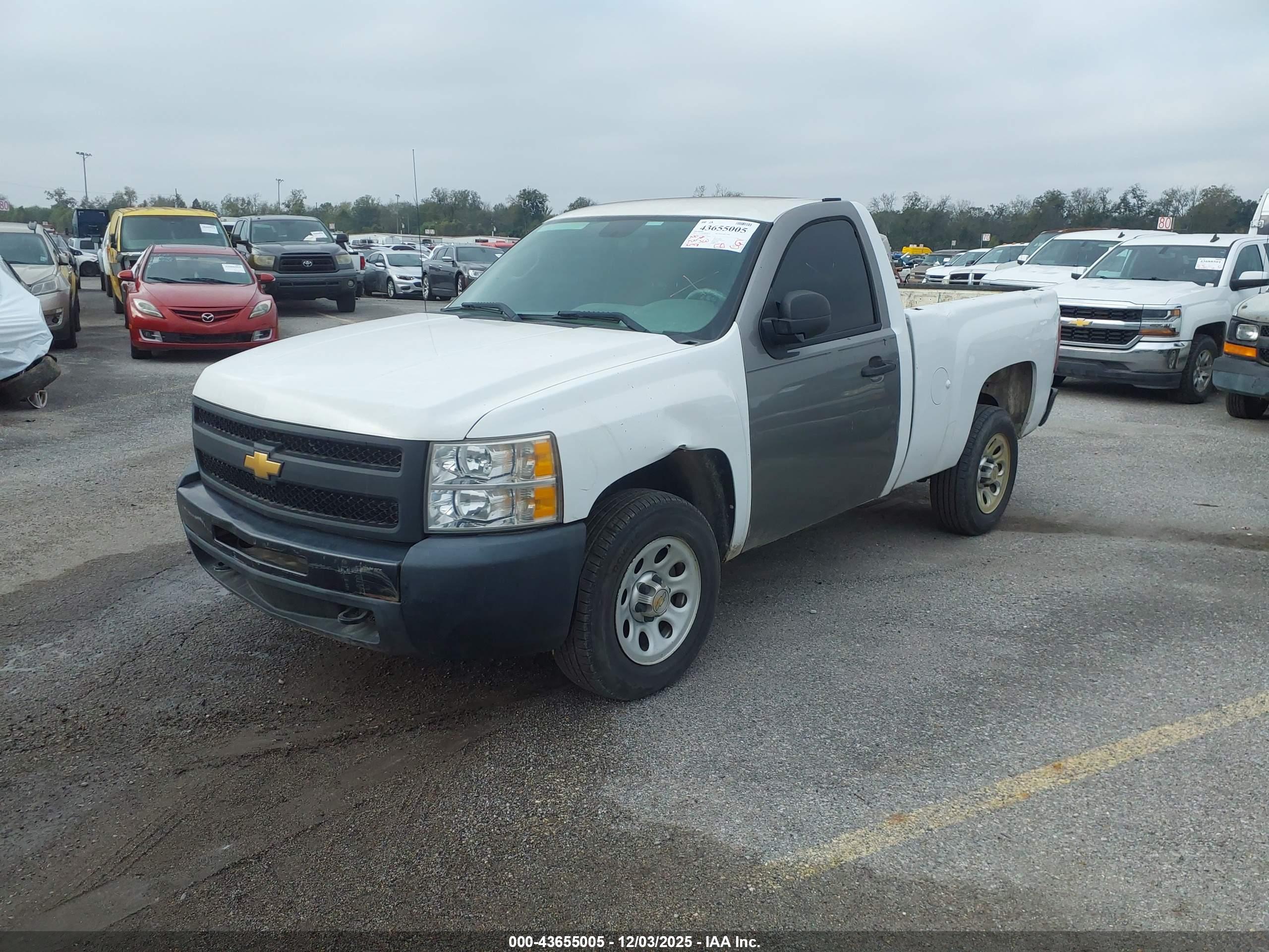 CHEVROLET SILVERADO image 2