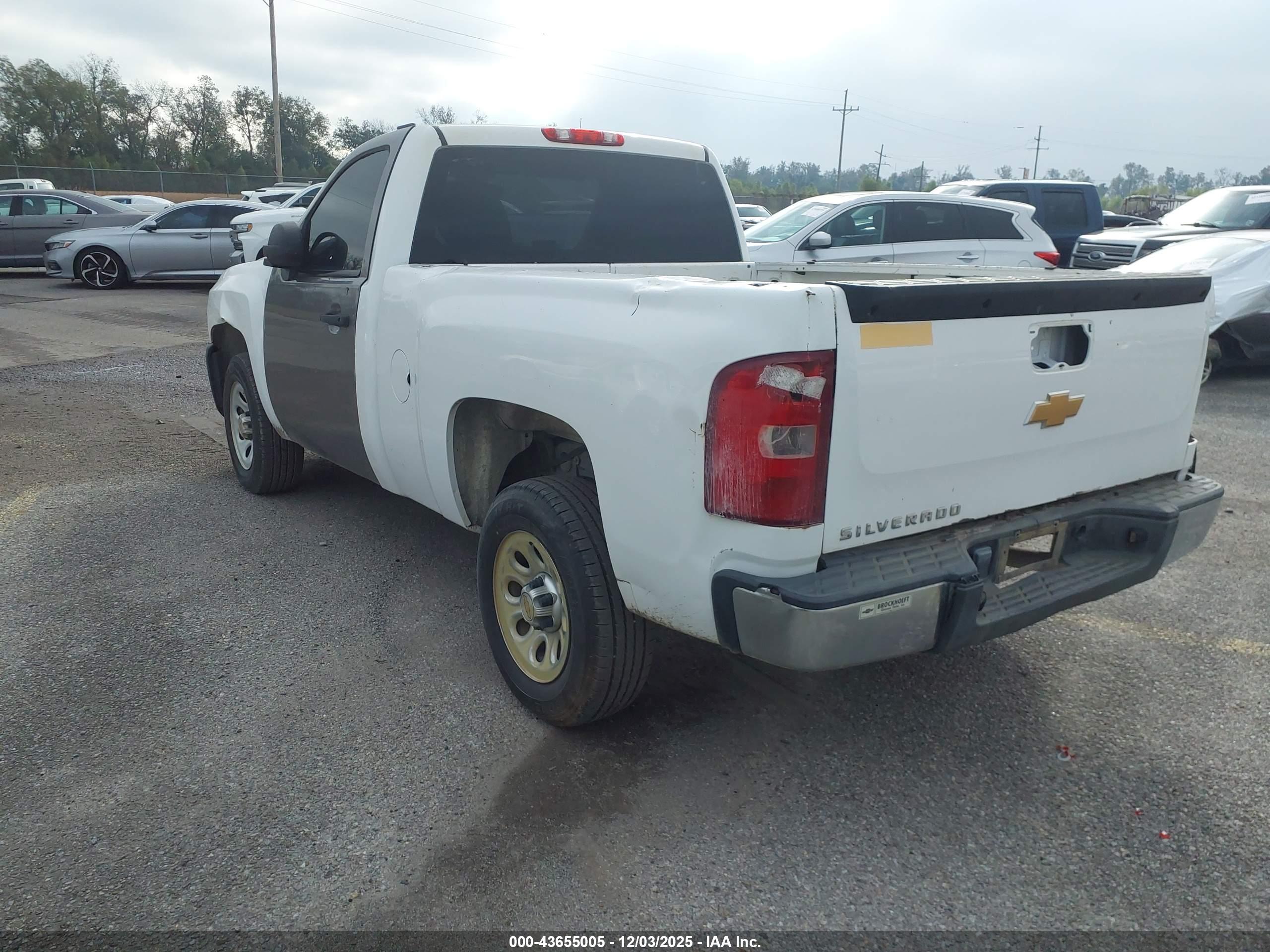 CHEVROLET SILVERADO image 3