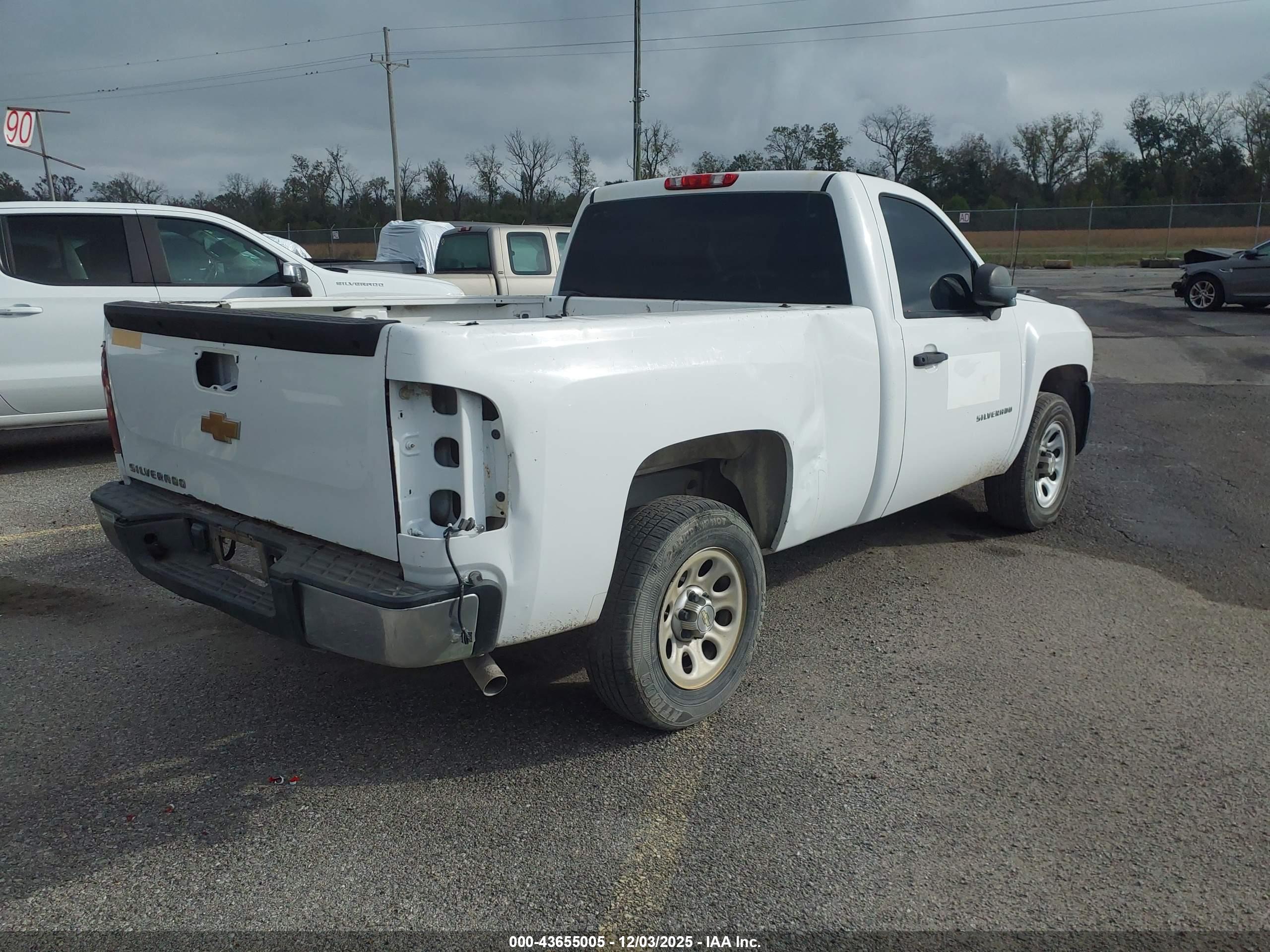 CHEVROLET SILVERADO image 4