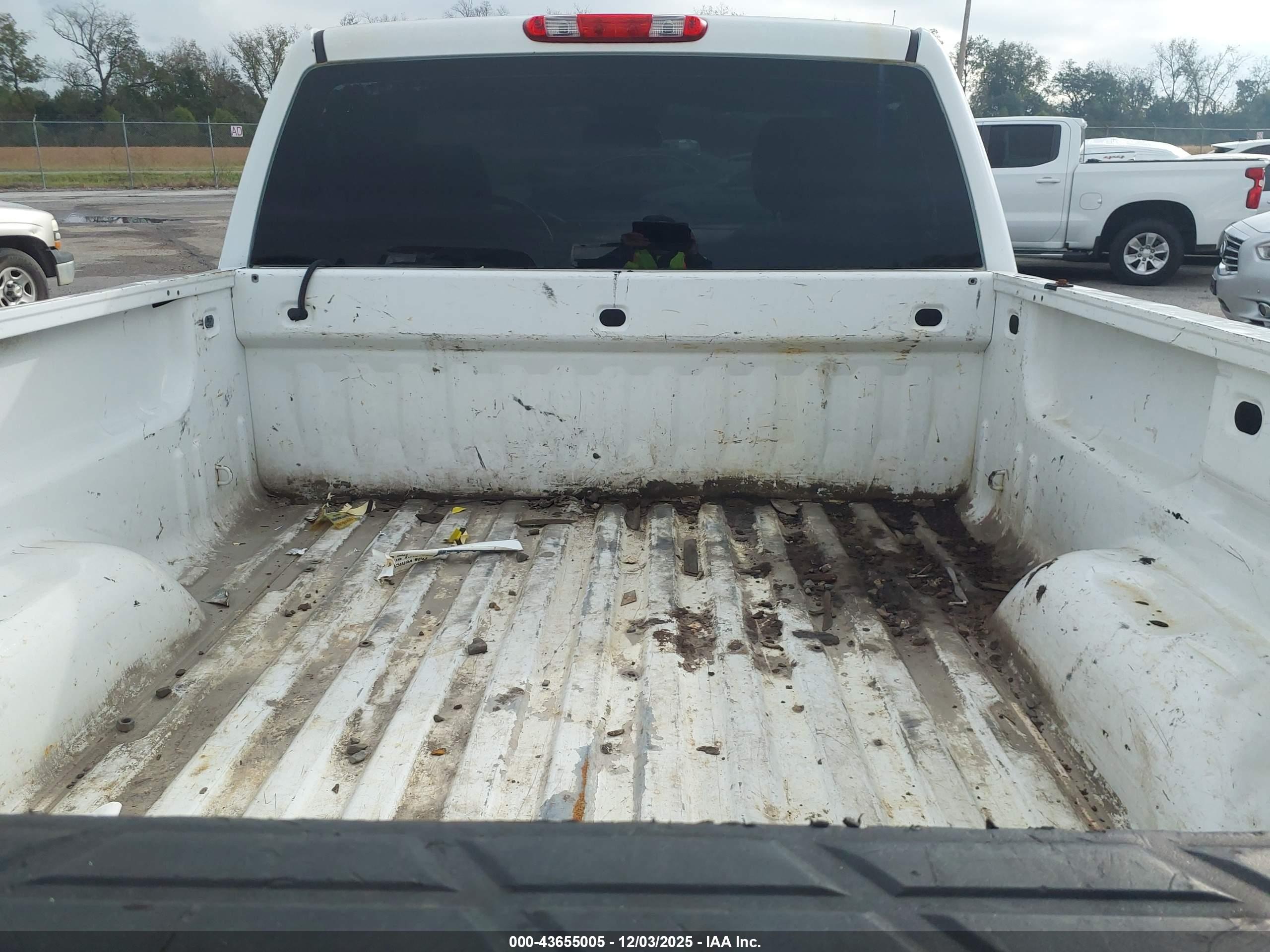 CHEVROLET SILVERADO image 8