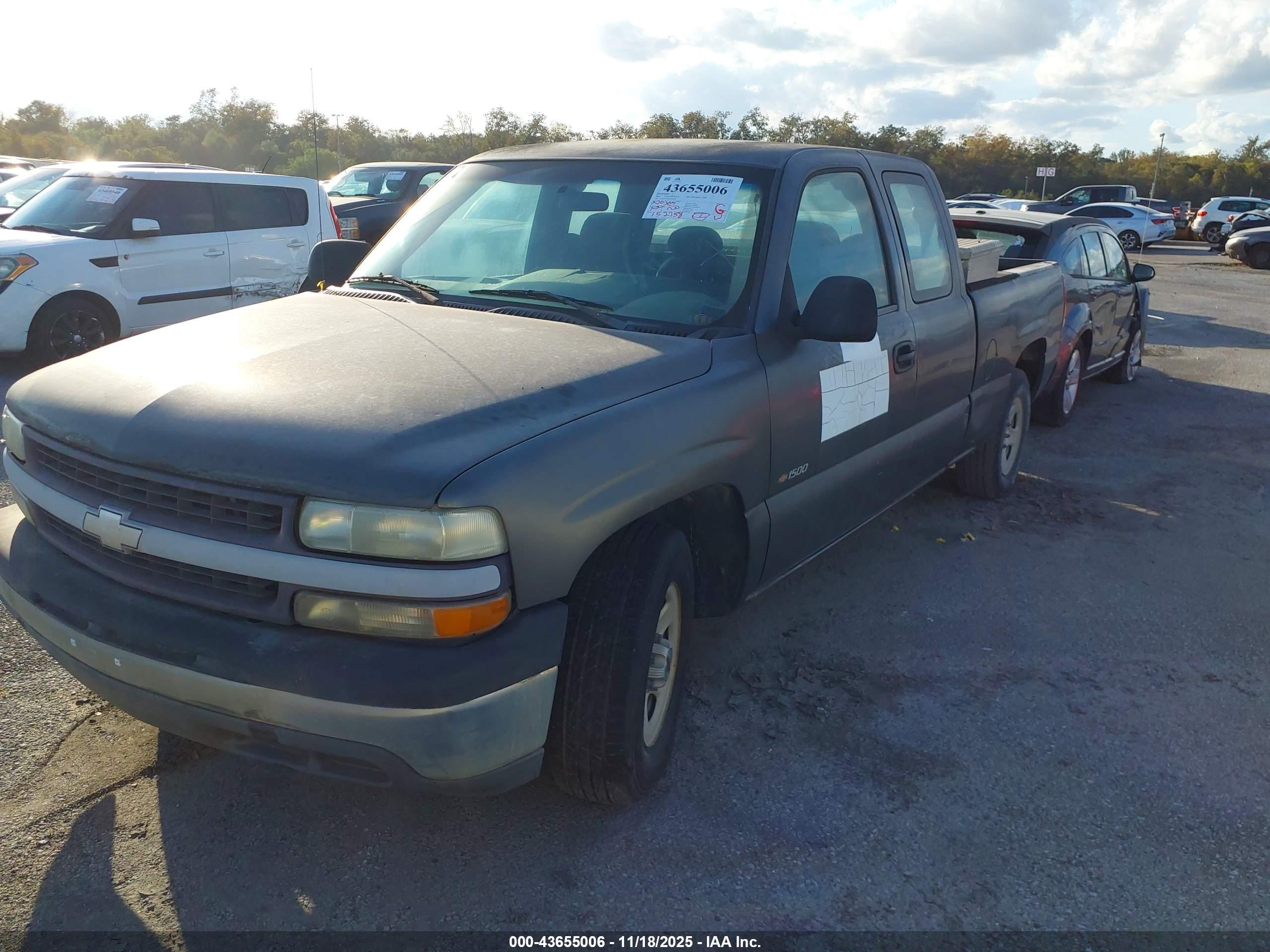 CHEVROLET SILVERADO image 2