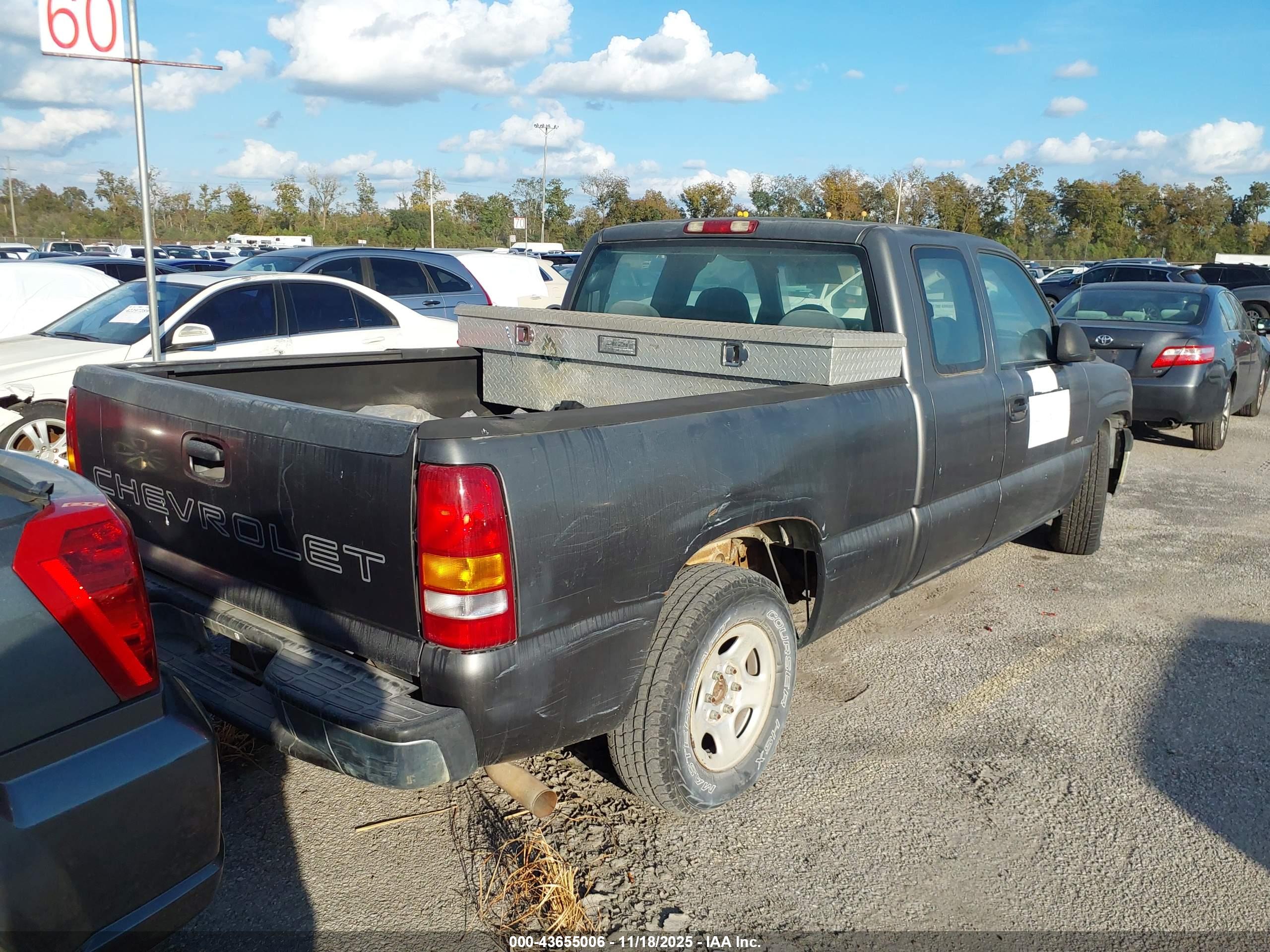 CHEVROLET SILVERADO image 4