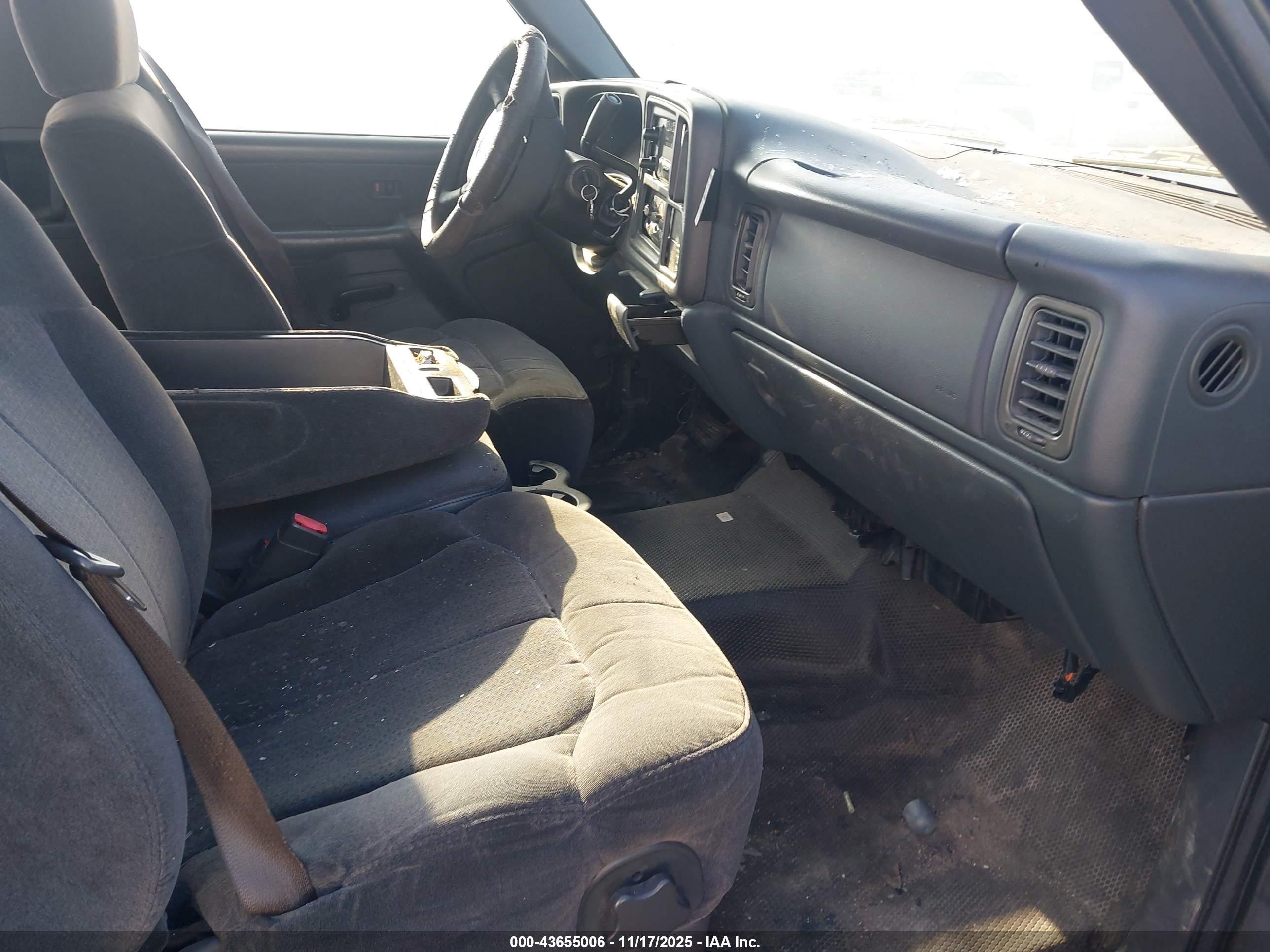 CHEVROLET SILVERADO image 5