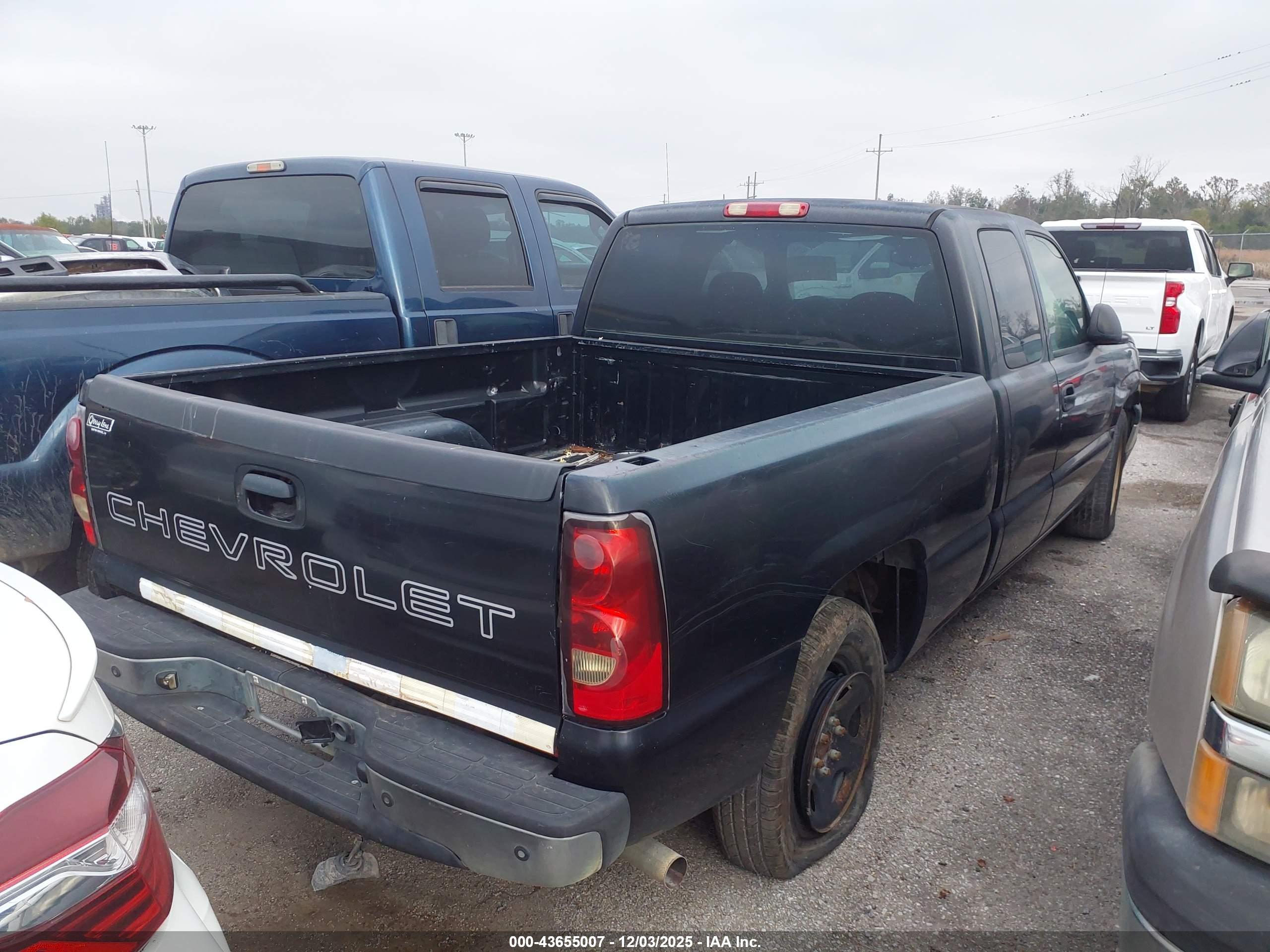 CHEVROLET SILVERADO image 4