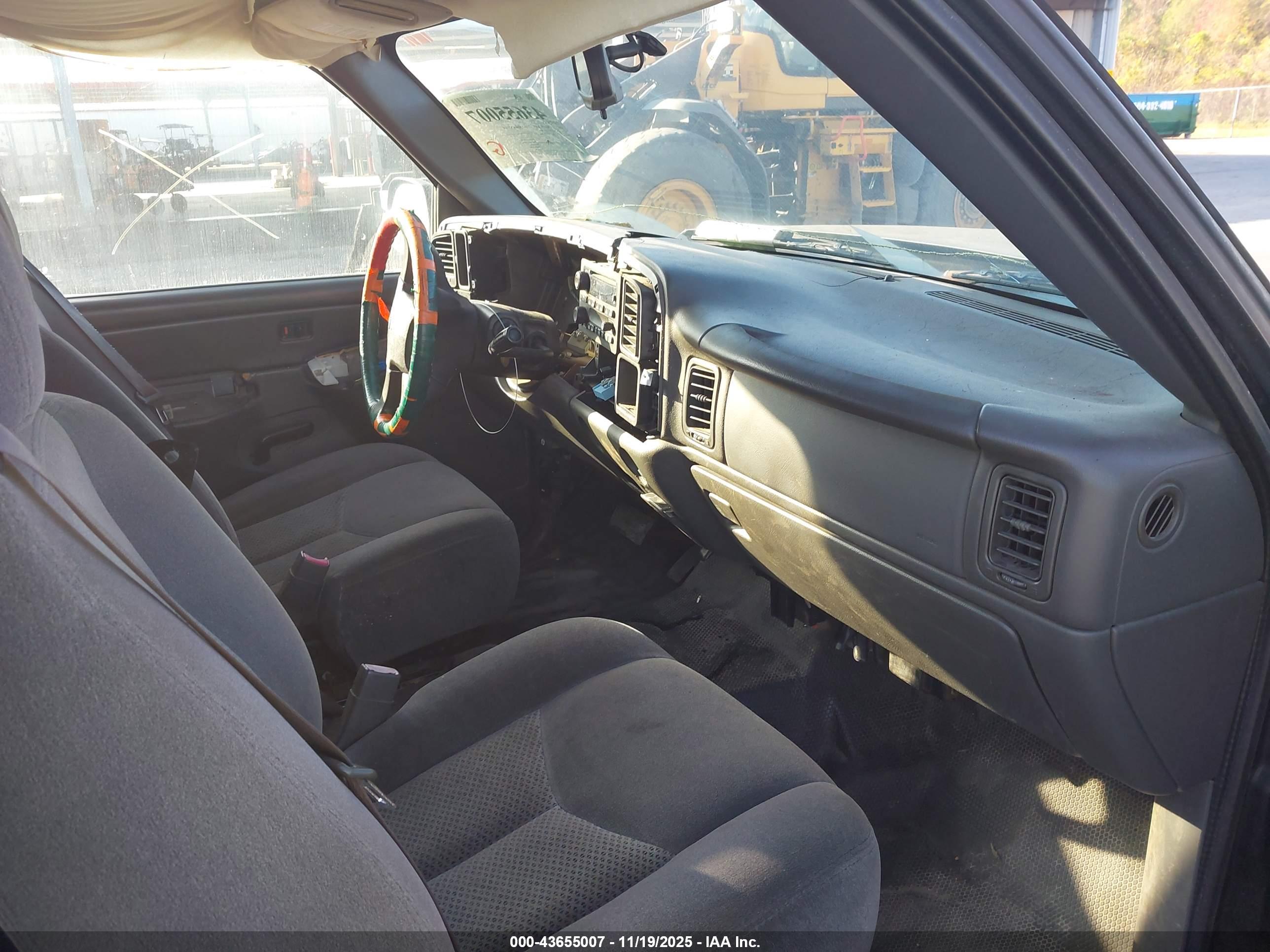 CHEVROLET SILVERADO image 5