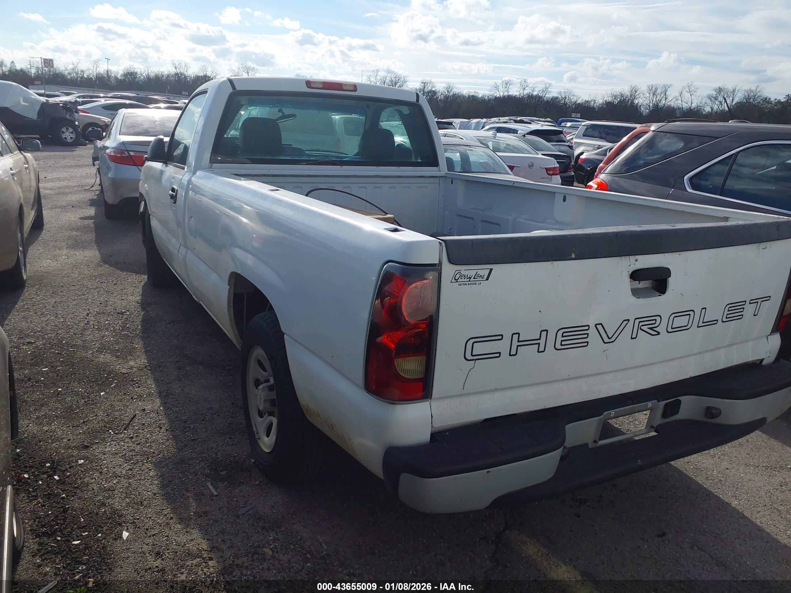 CHEVROLET SILVERADO image 3