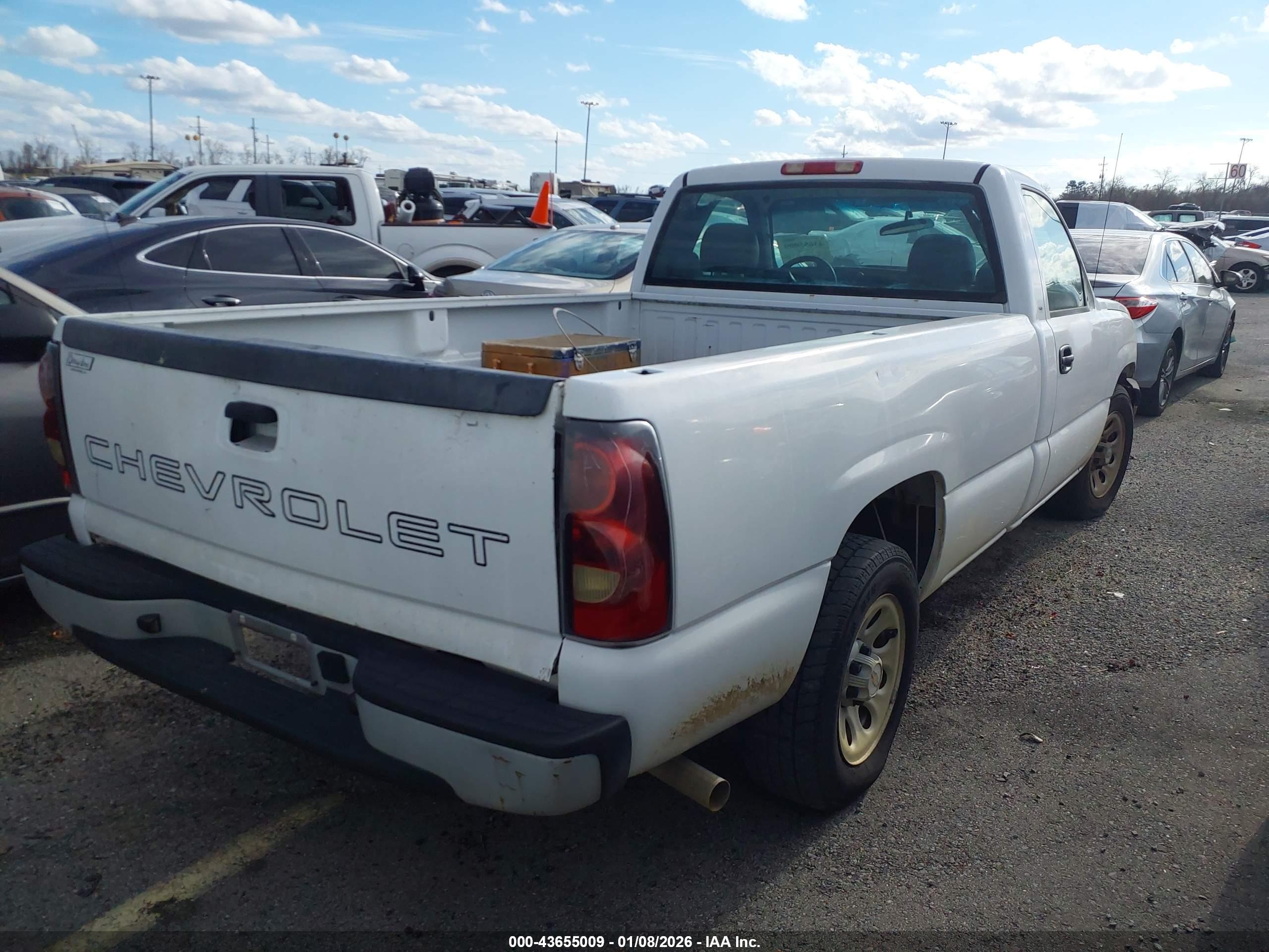 CHEVROLET SILVERADO image 4