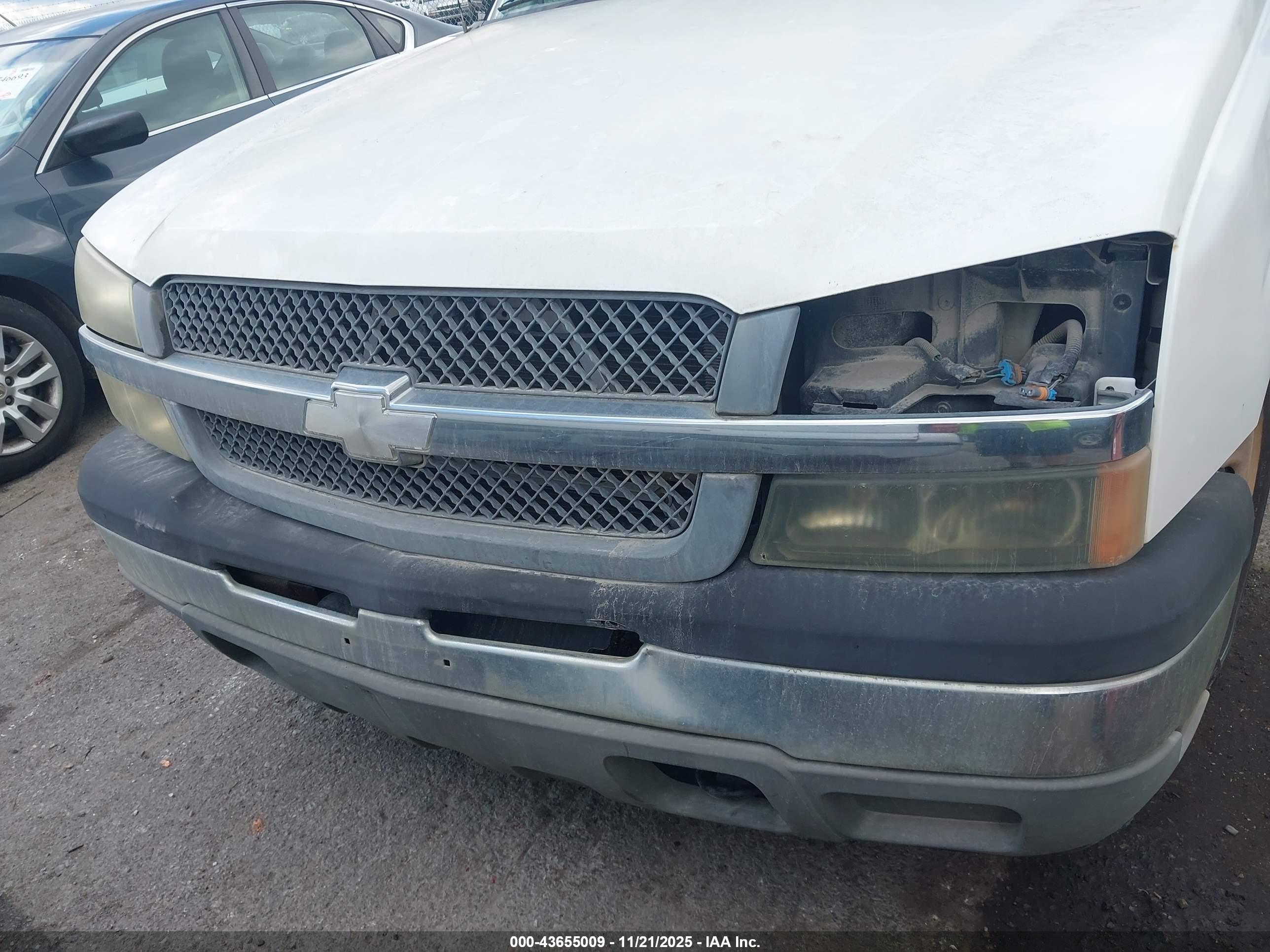 CHEVROLET SILVERADO image 6