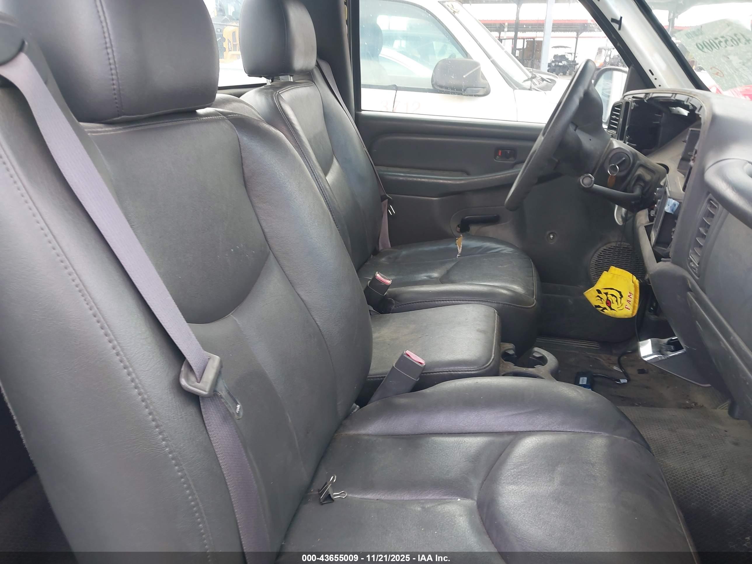 CHEVROLET SILVERADO image 8