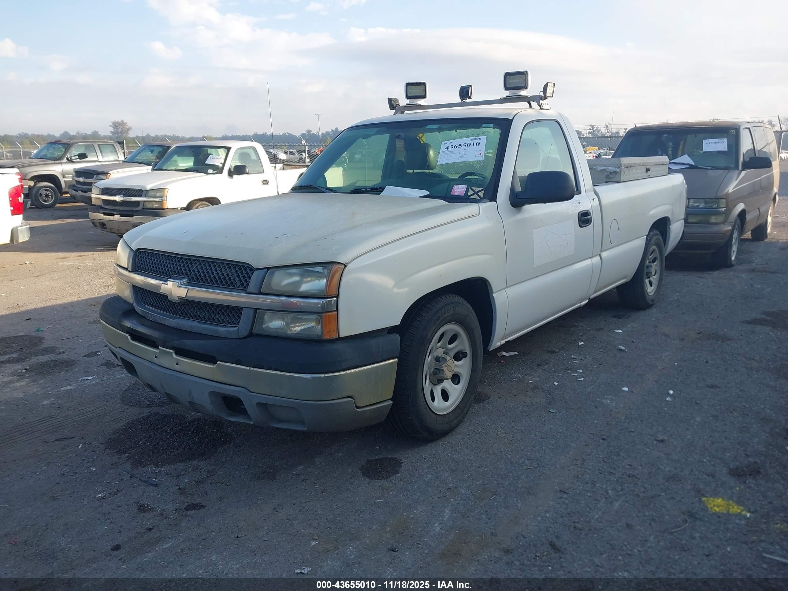 CHEVROLET SILVERADO image 2