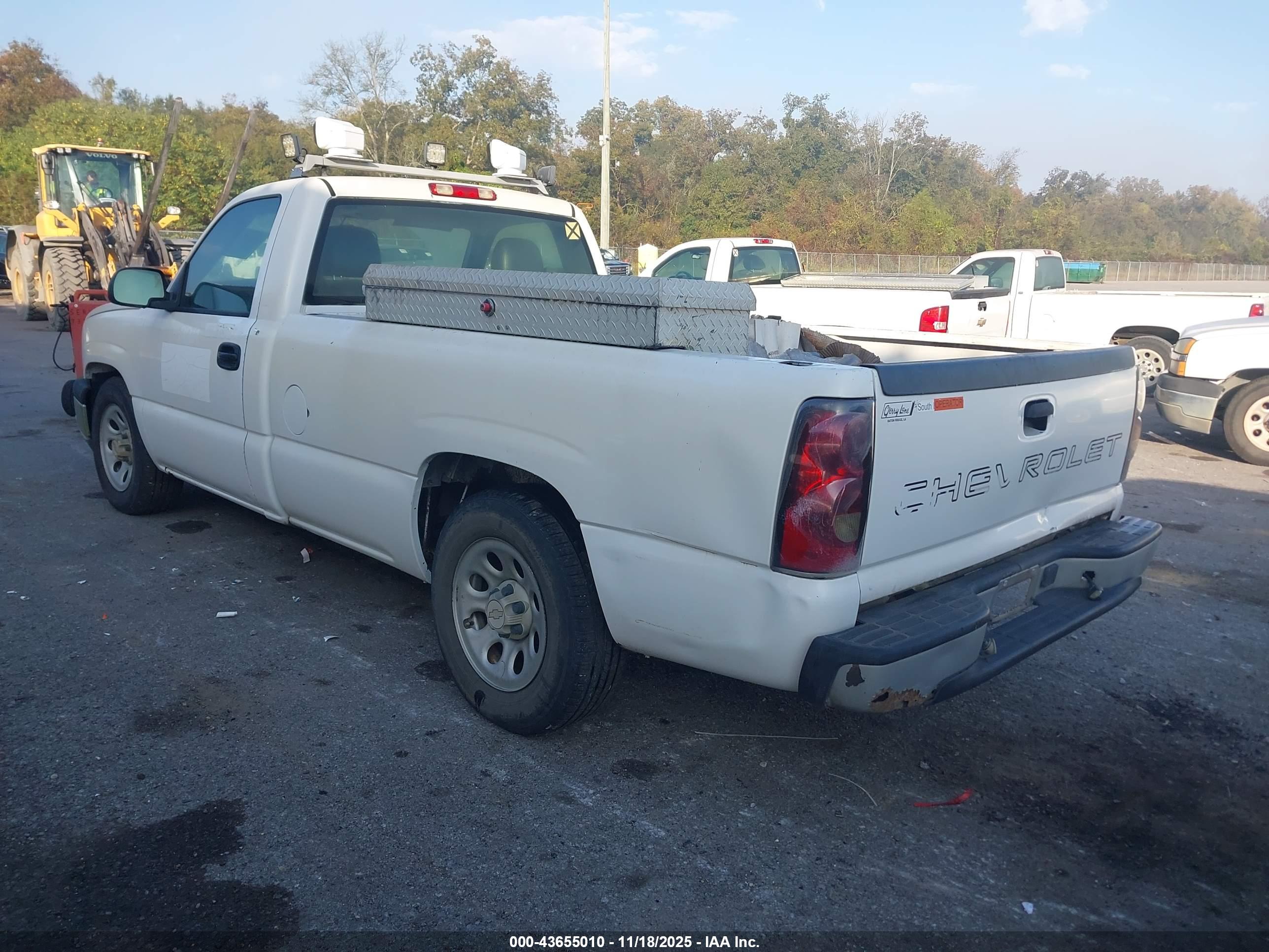 CHEVROLET SILVERADO image 3