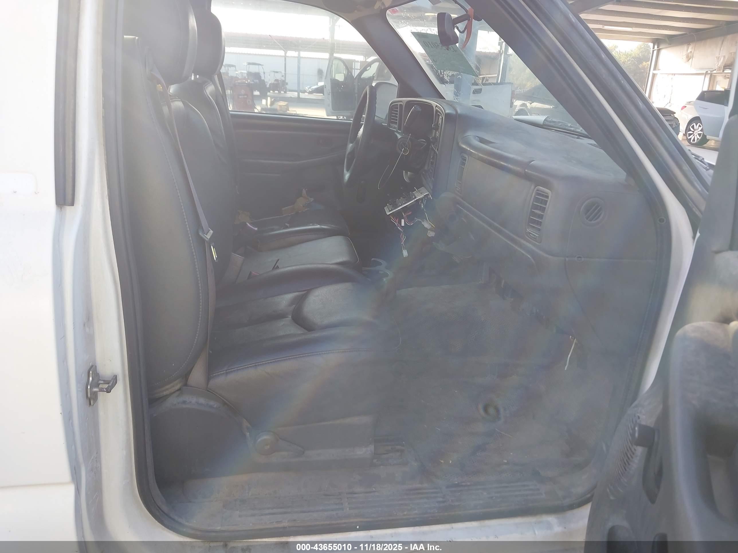 CHEVROLET SILVERADO image 5