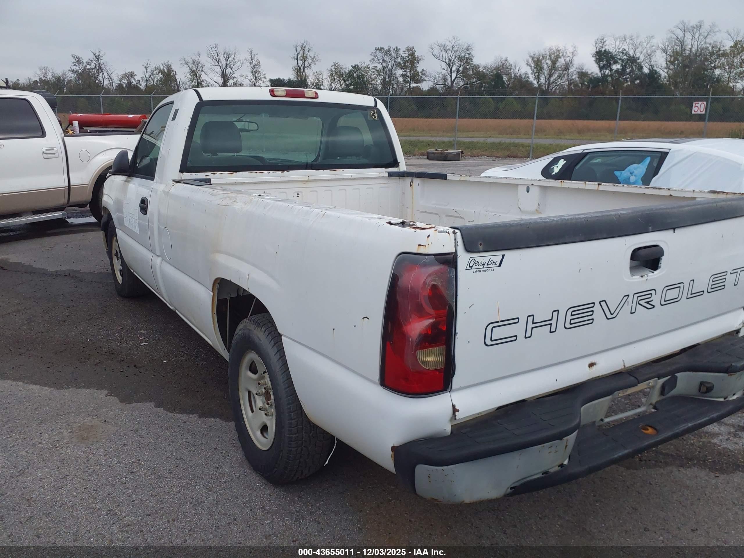 CHEVROLET SILVERADO image 3
