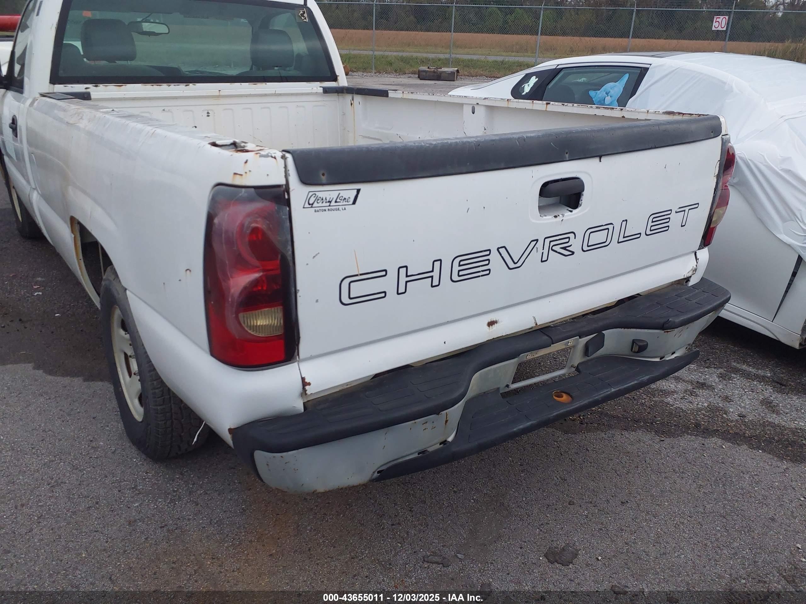 CHEVROLET SILVERADO image 6