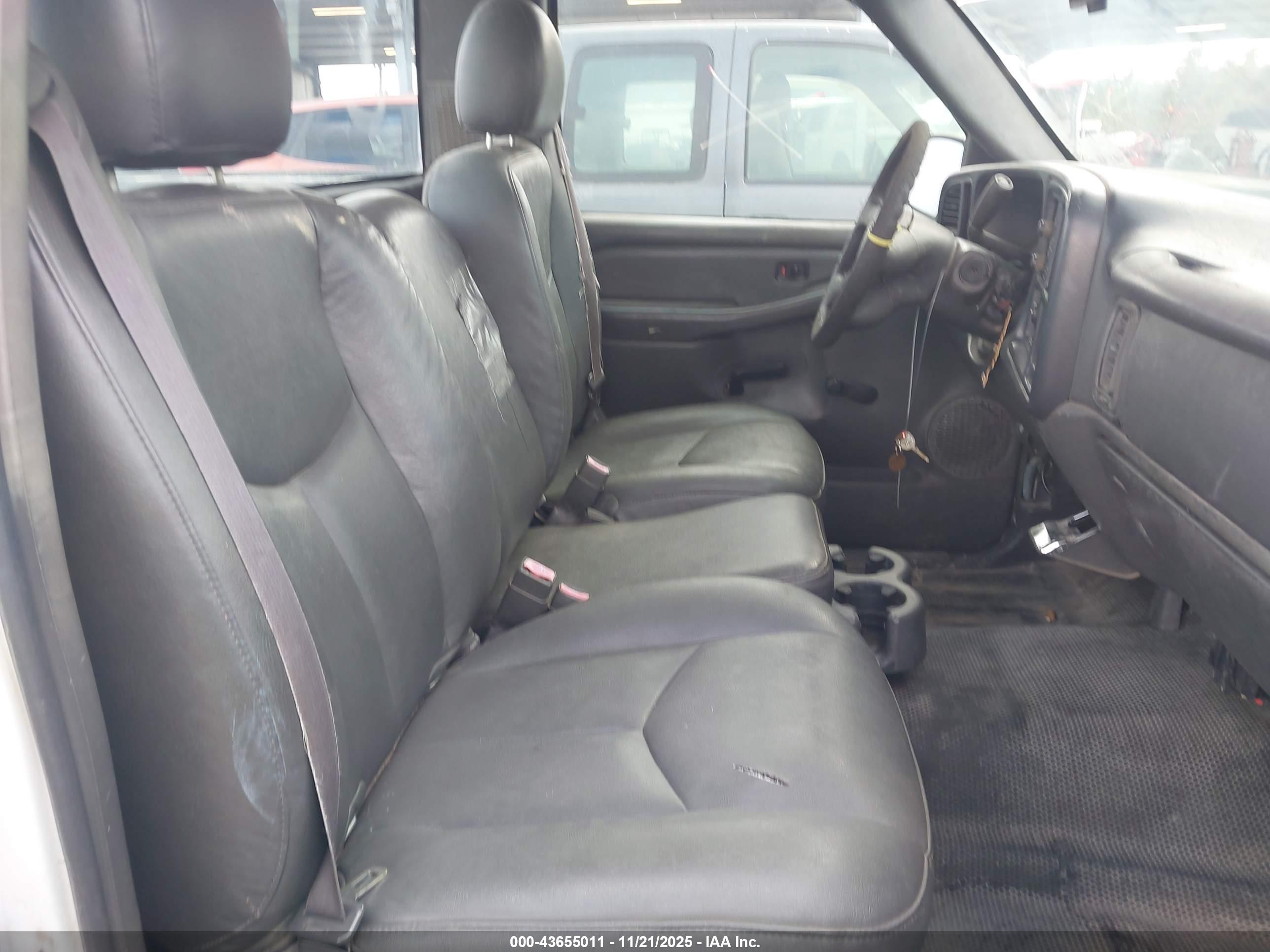 CHEVROLET SILVERADO image 8