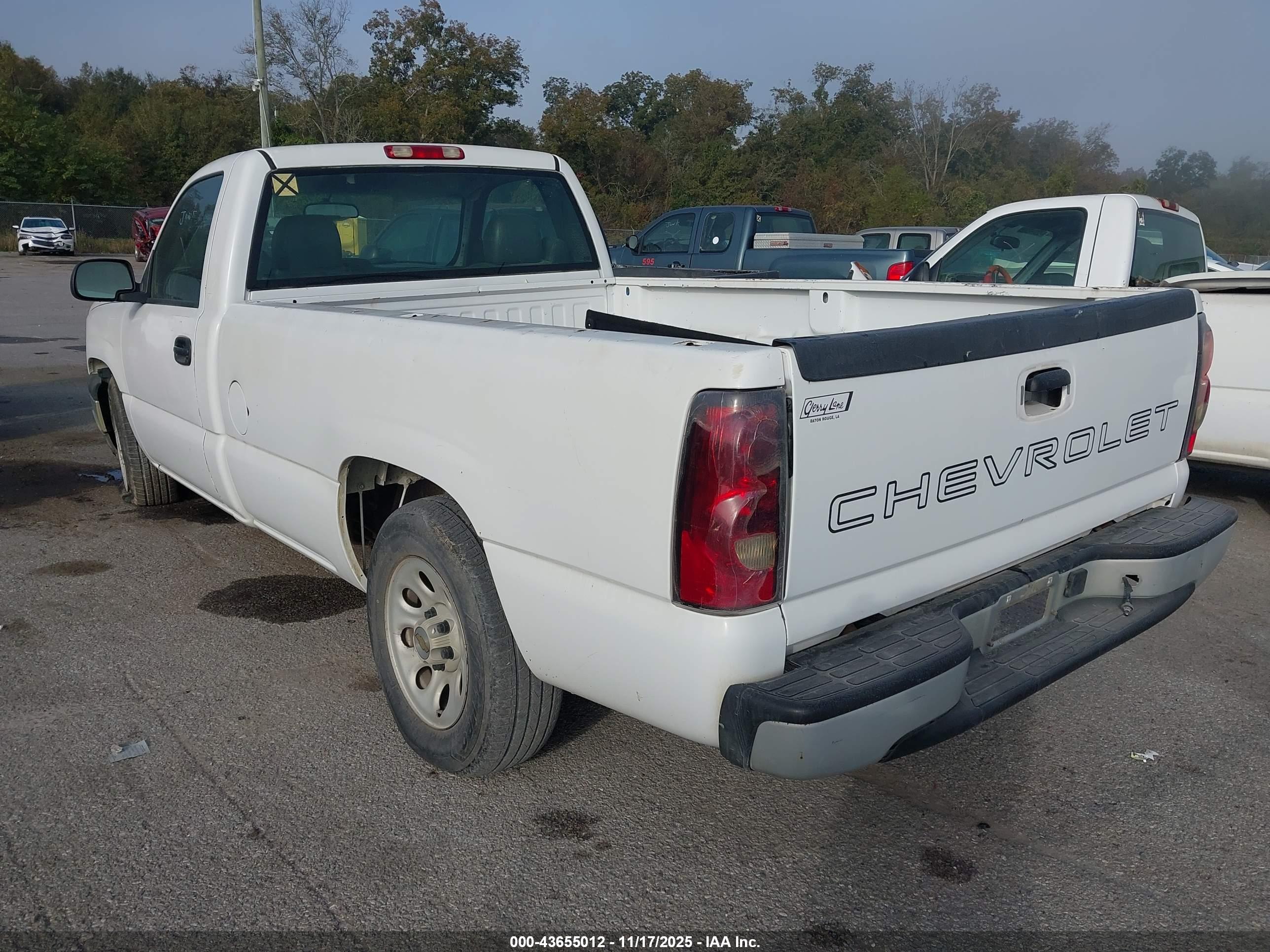 CHEVROLET SILVERADO image 3