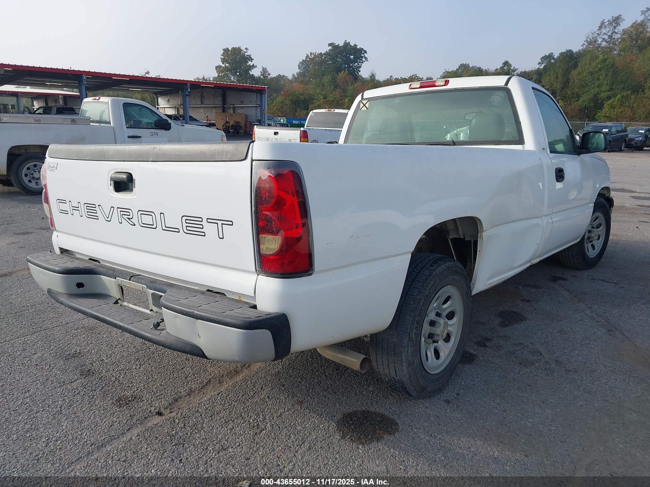 CHEVROLET SILVERADO image 4