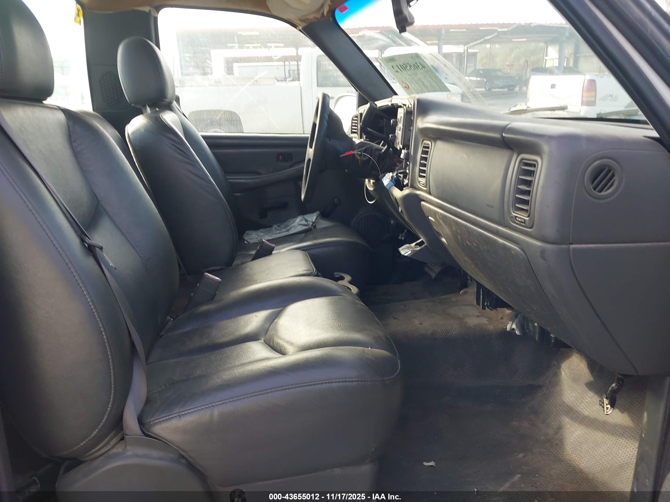 CHEVROLET SILVERADO image 5