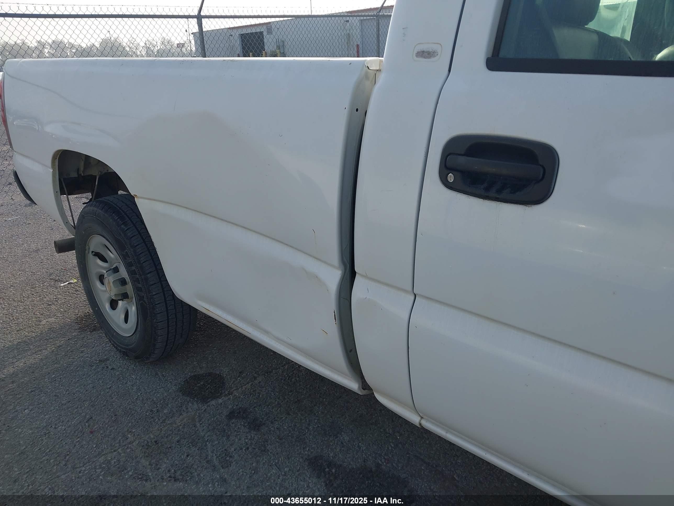 CHEVROLET SILVERADO image 6