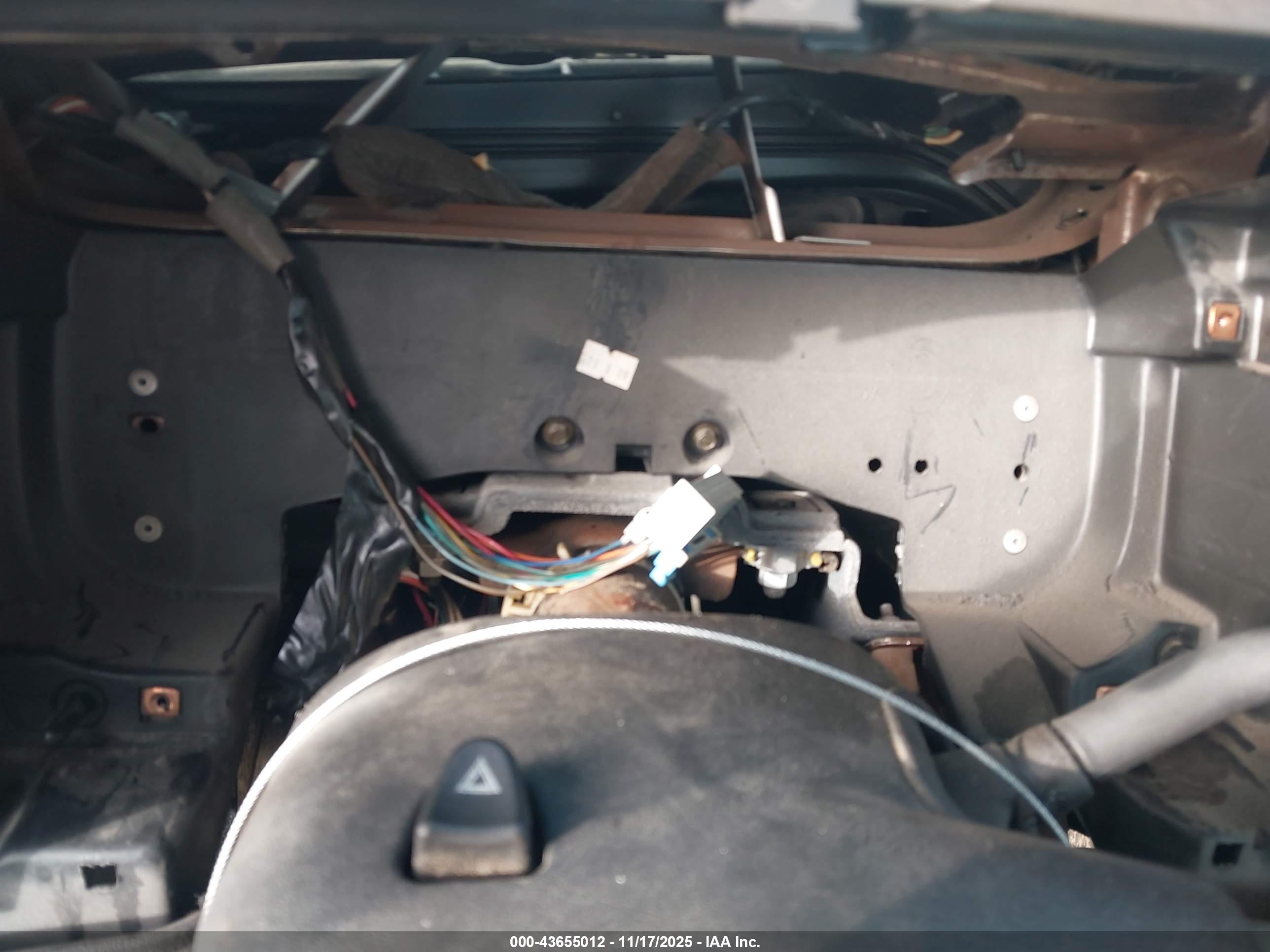 CHEVROLET SILVERADO image 7