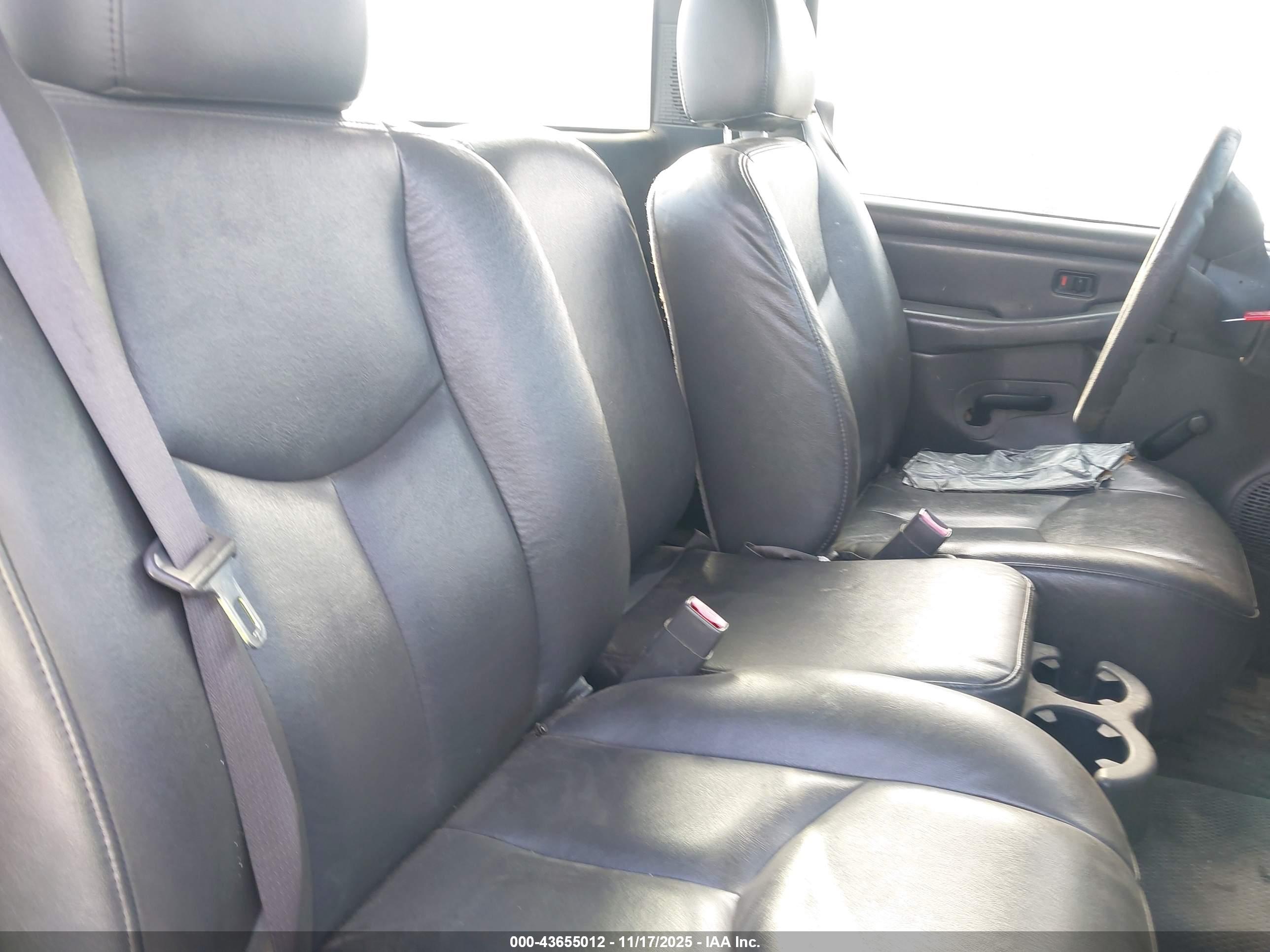 CHEVROLET SILVERADO image 8