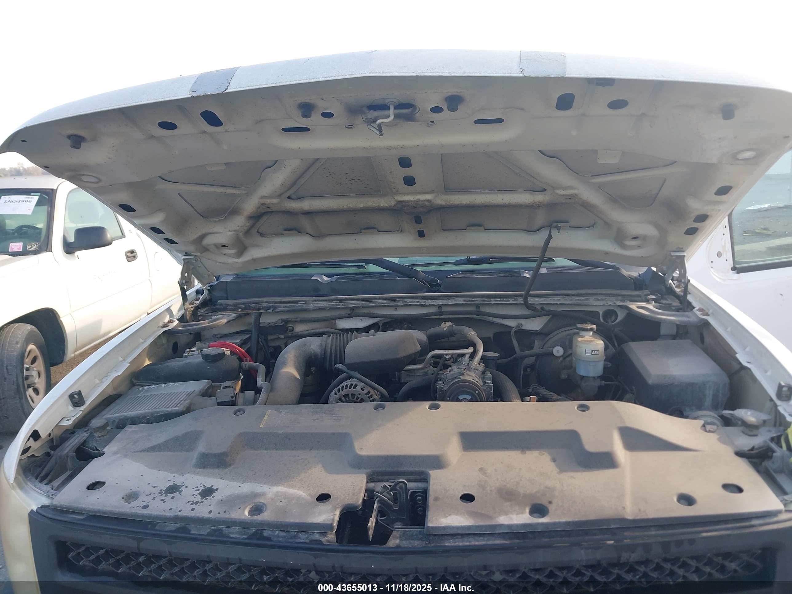 CHEVROLET SILVERADO image 10