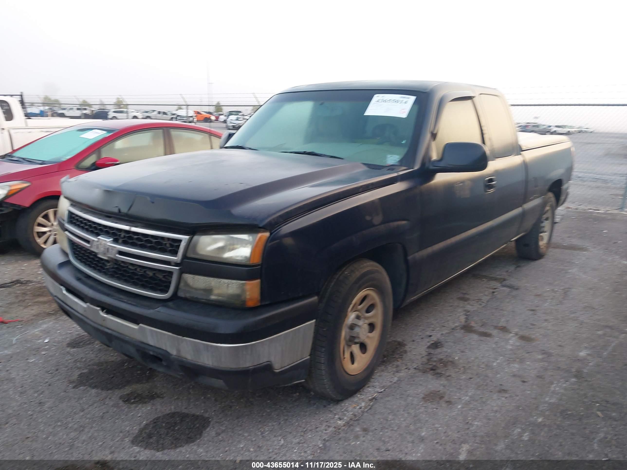 CHEVROLET SILVERADO image 2