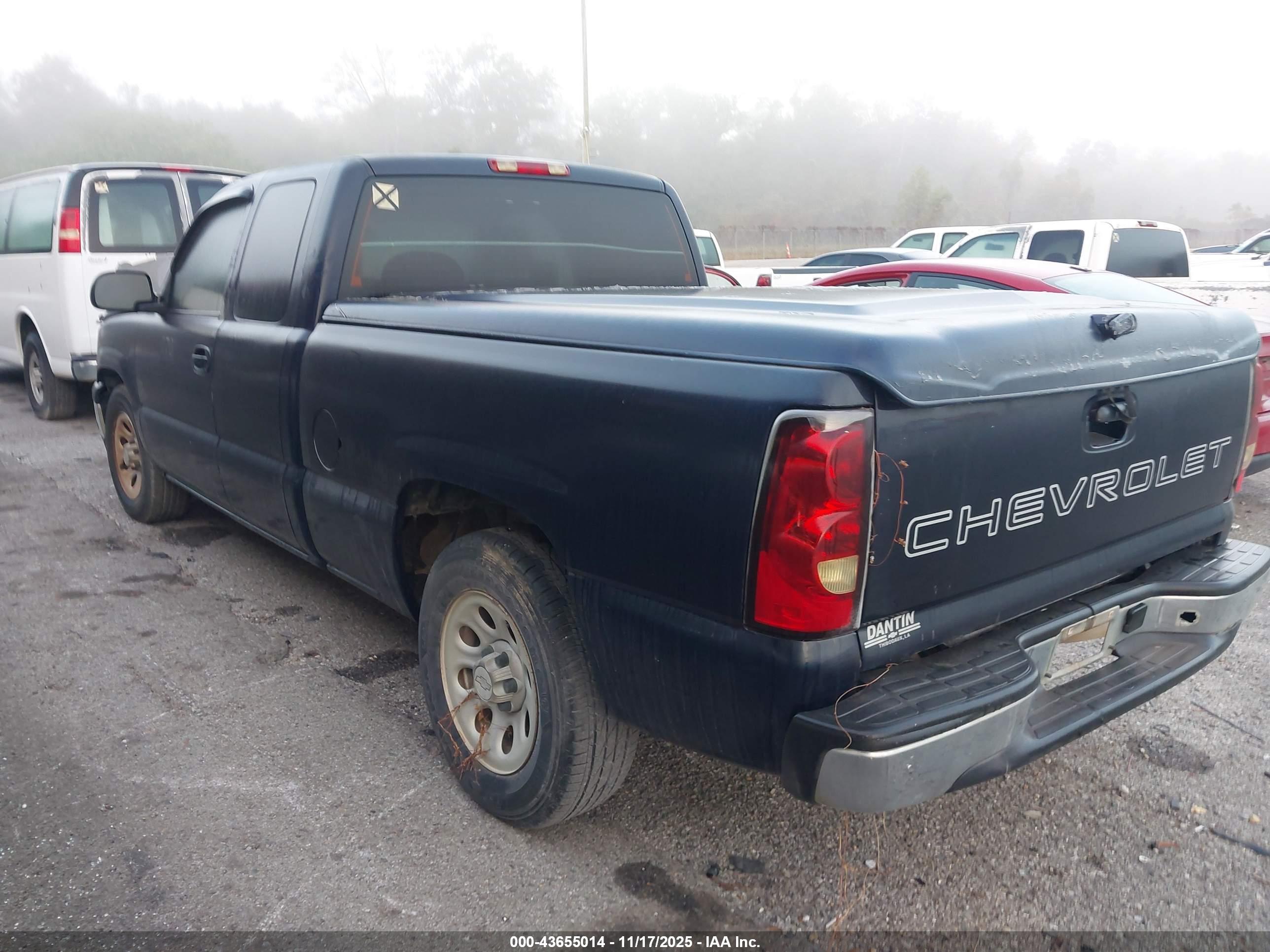 CHEVROLET SILVERADO image 3