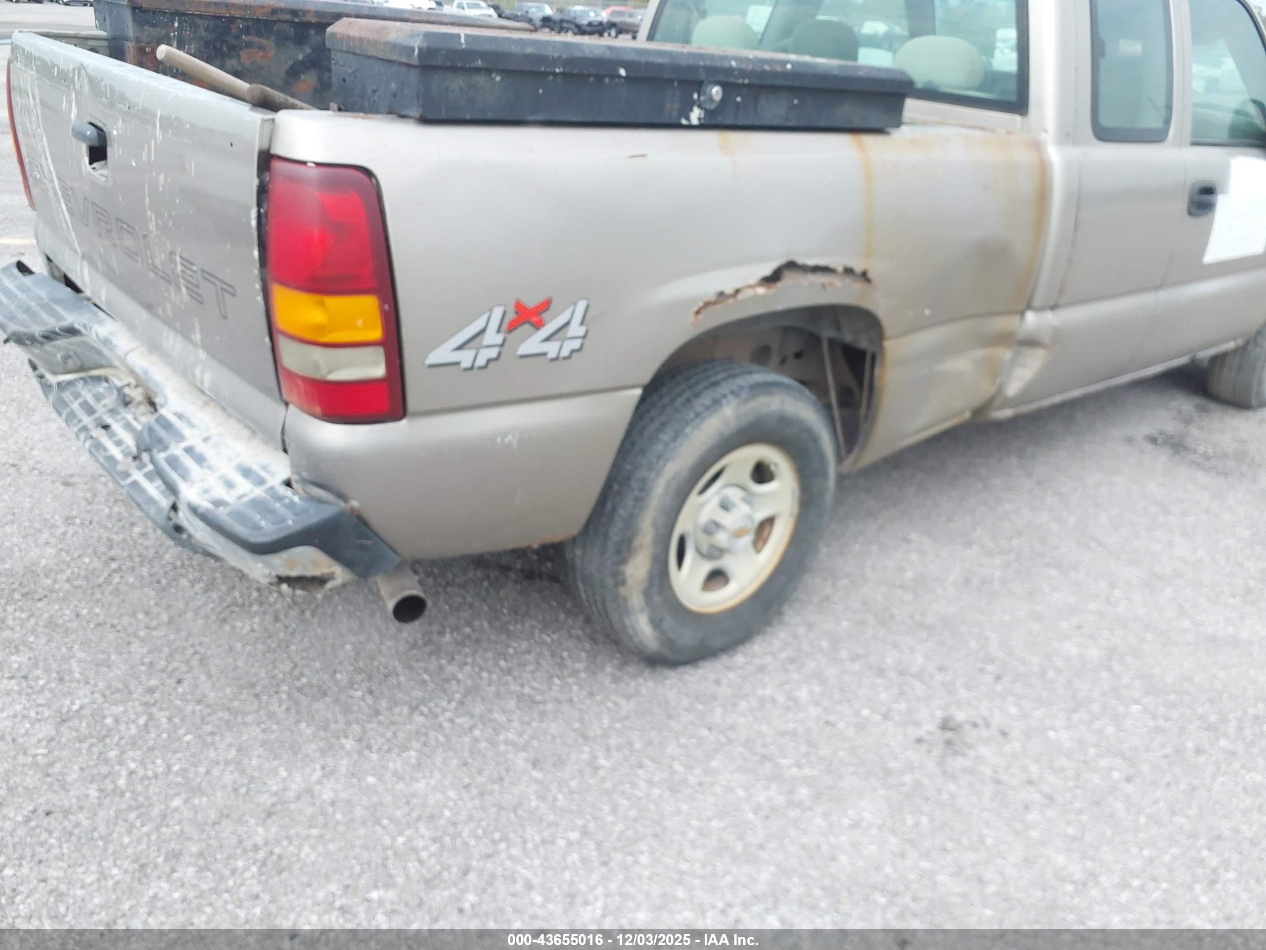 CHEVROLET SILVERADO image 6