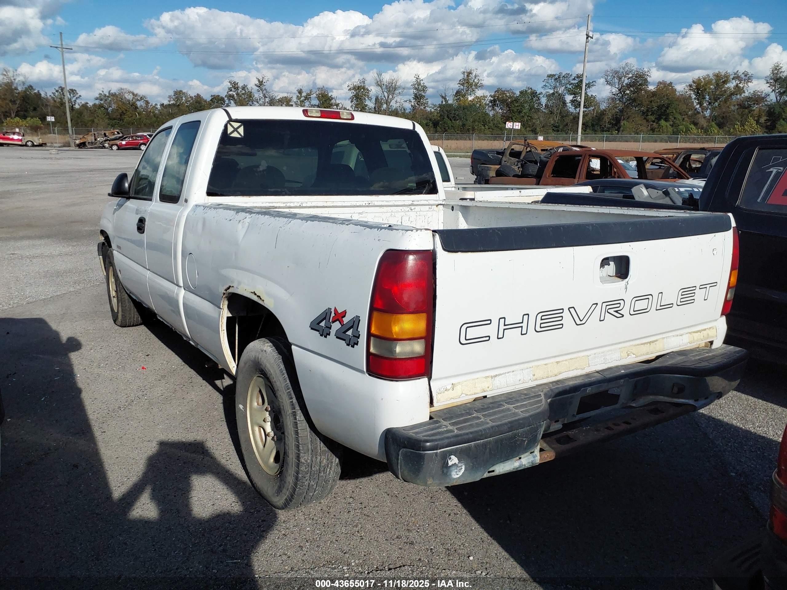 CHEVROLET SILVERADO image 3