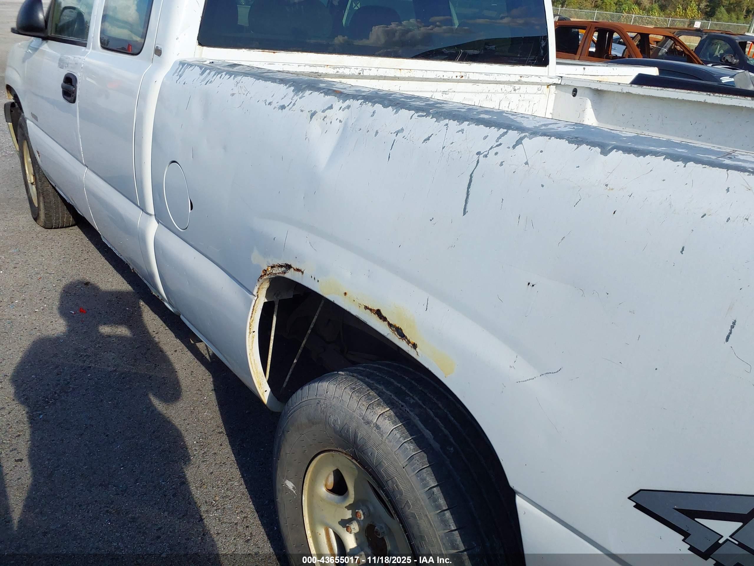 CHEVROLET SILVERADO image 6