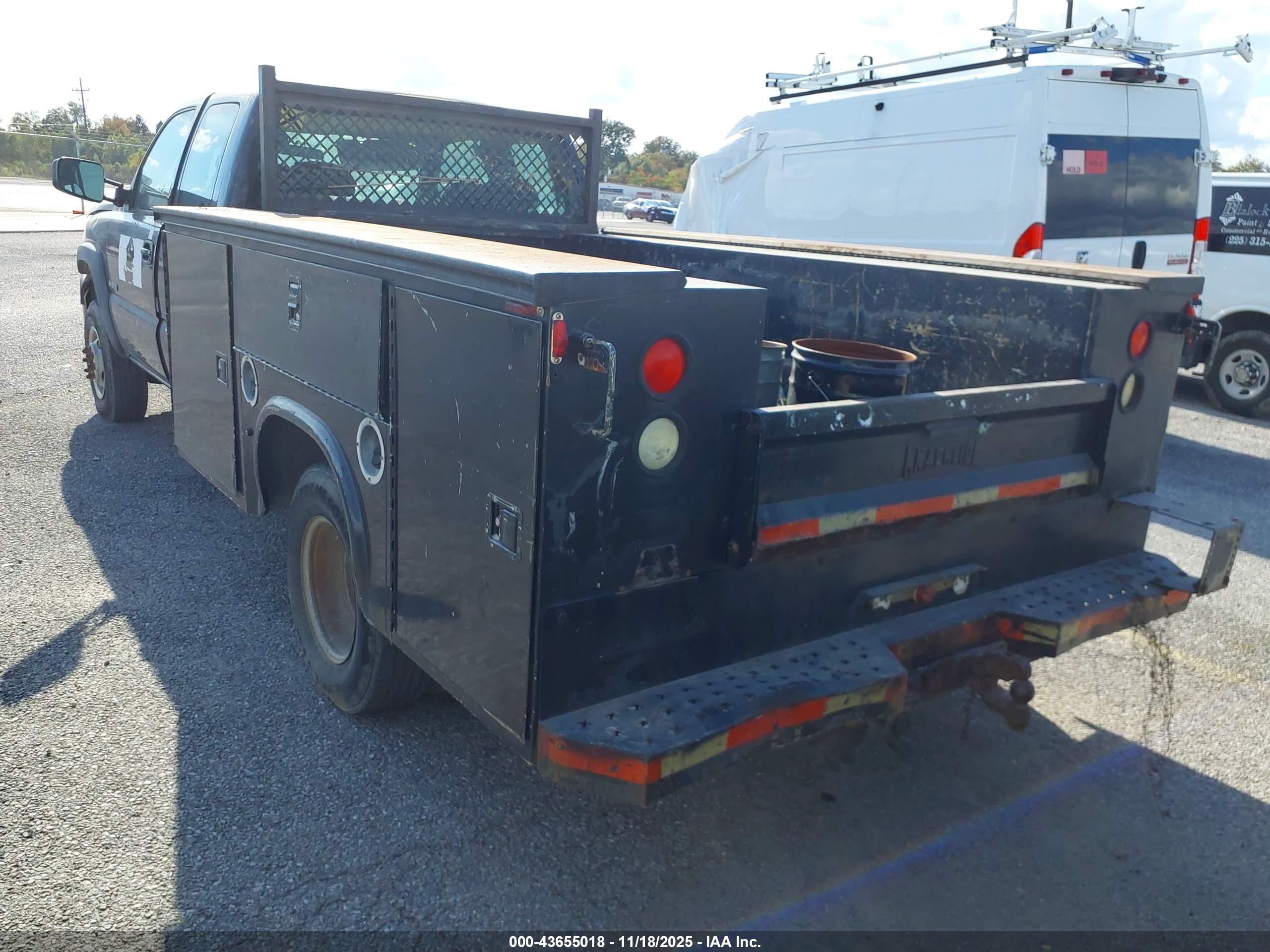 CHEVROLET SILVERADO image 3